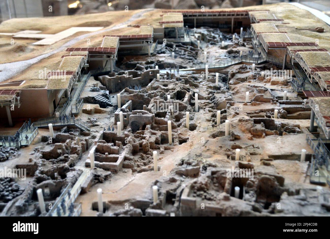 Griechenland, Insel Santorin: Archäologische Ausgrabungen einer minoischen Stadt in Akrotiri, die nach dem Ausbruch des Vulkans Thera begraben wurde Stockfoto