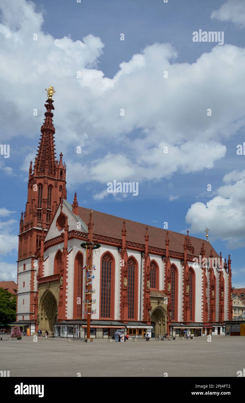 Deutschland, Bayern, Würzburg: Marikapelle, zwischen 1377 und 1480 im gotischen Stil erbaut. Die goldbedeckte Madonna, die die überwindet Stockfoto
