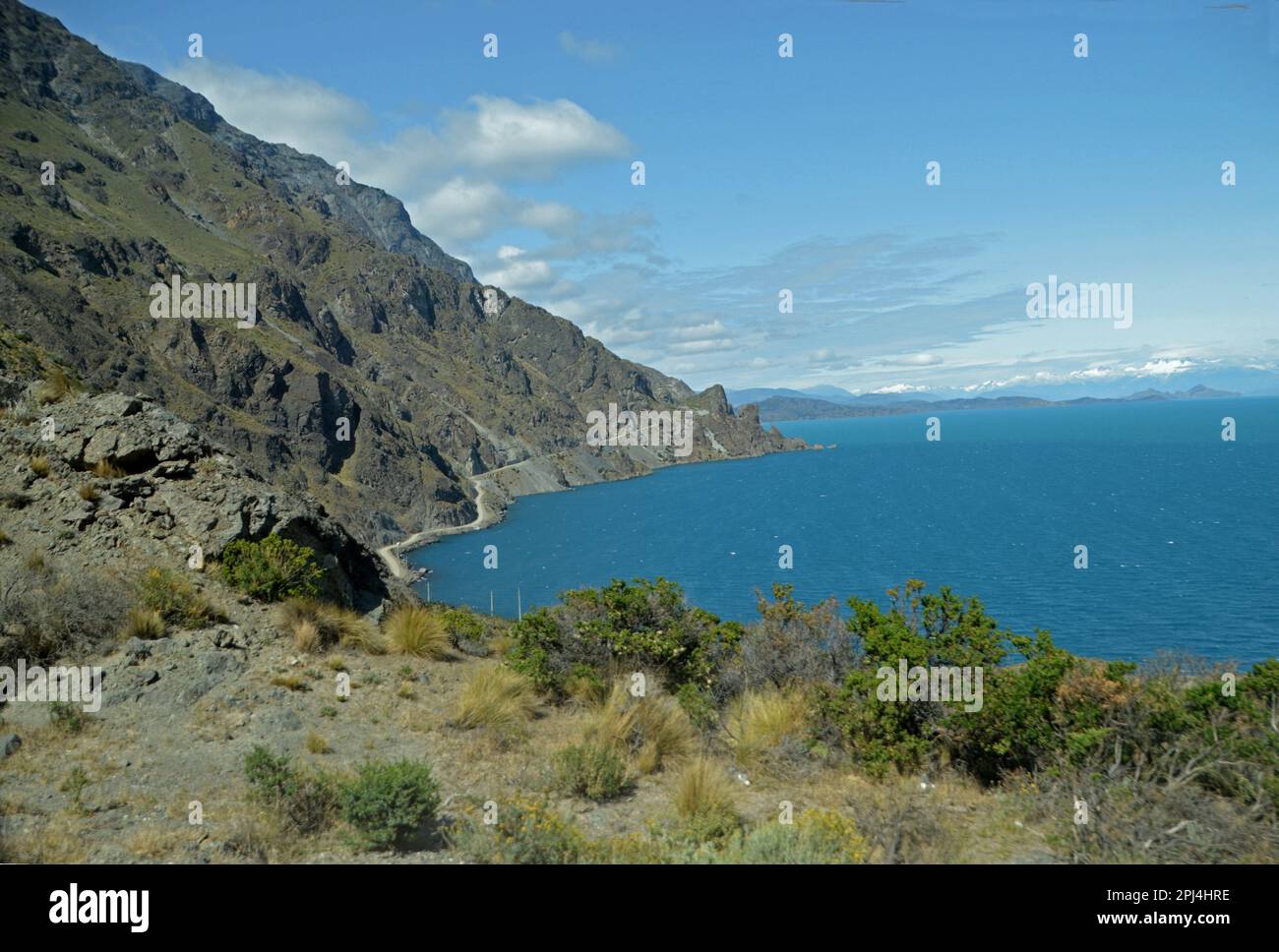 Chile, El Maiten: Der Lago General Carrera ist der größte See in Chile und wird mit Argentinien geteilt, wo er den Namen Lago Buenos Aires trägt. Von Gletschern Stockfoto