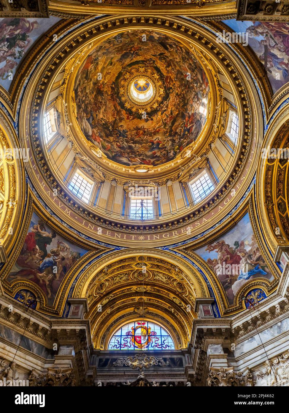 Gewölbe und Kuppel von Sant'Agnese in der Basilika Agone in Rom - Italien Stockfoto