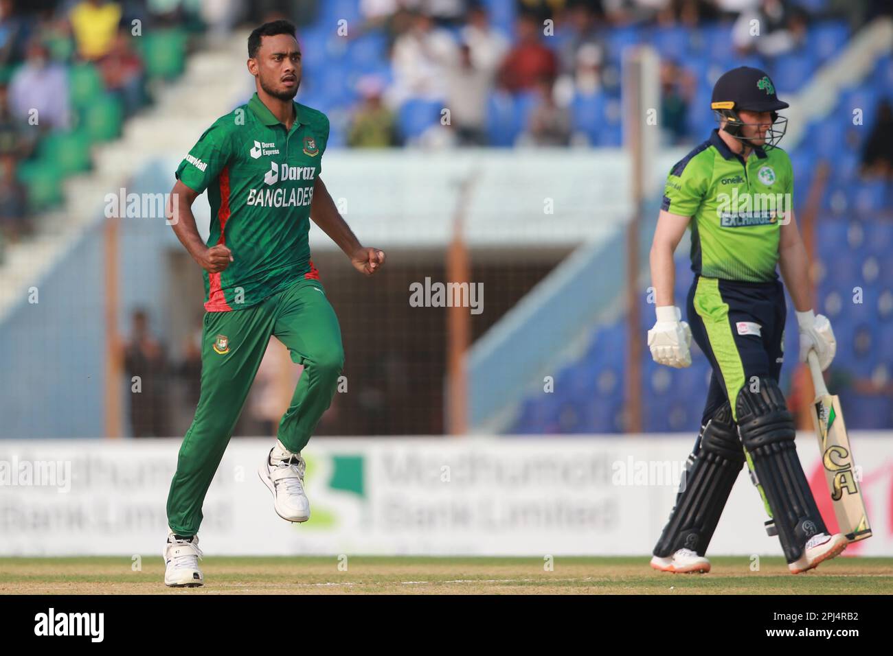 Shariful Islam, Bangladesch Bowler feiert, nachdem er während des dritten T20I. Spiels in der Zahur Ahmed Chowdhury den irischen Schlagmann Lorcan Tucker Wickets gewonnen hat Stockfoto