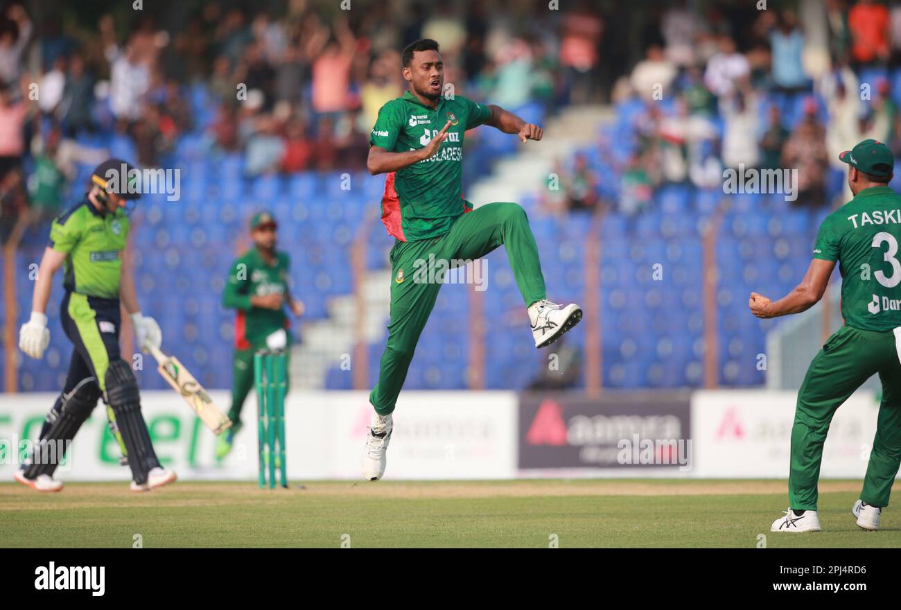 Shariful Islam, Bangladesch Bowler feiert, nachdem er während des dritten T20I. Spiels in der Zahur Ahmed Chowdhury den irischen Schlagmann Lorcan Tucker Wickets gewonnen hat Stockfoto