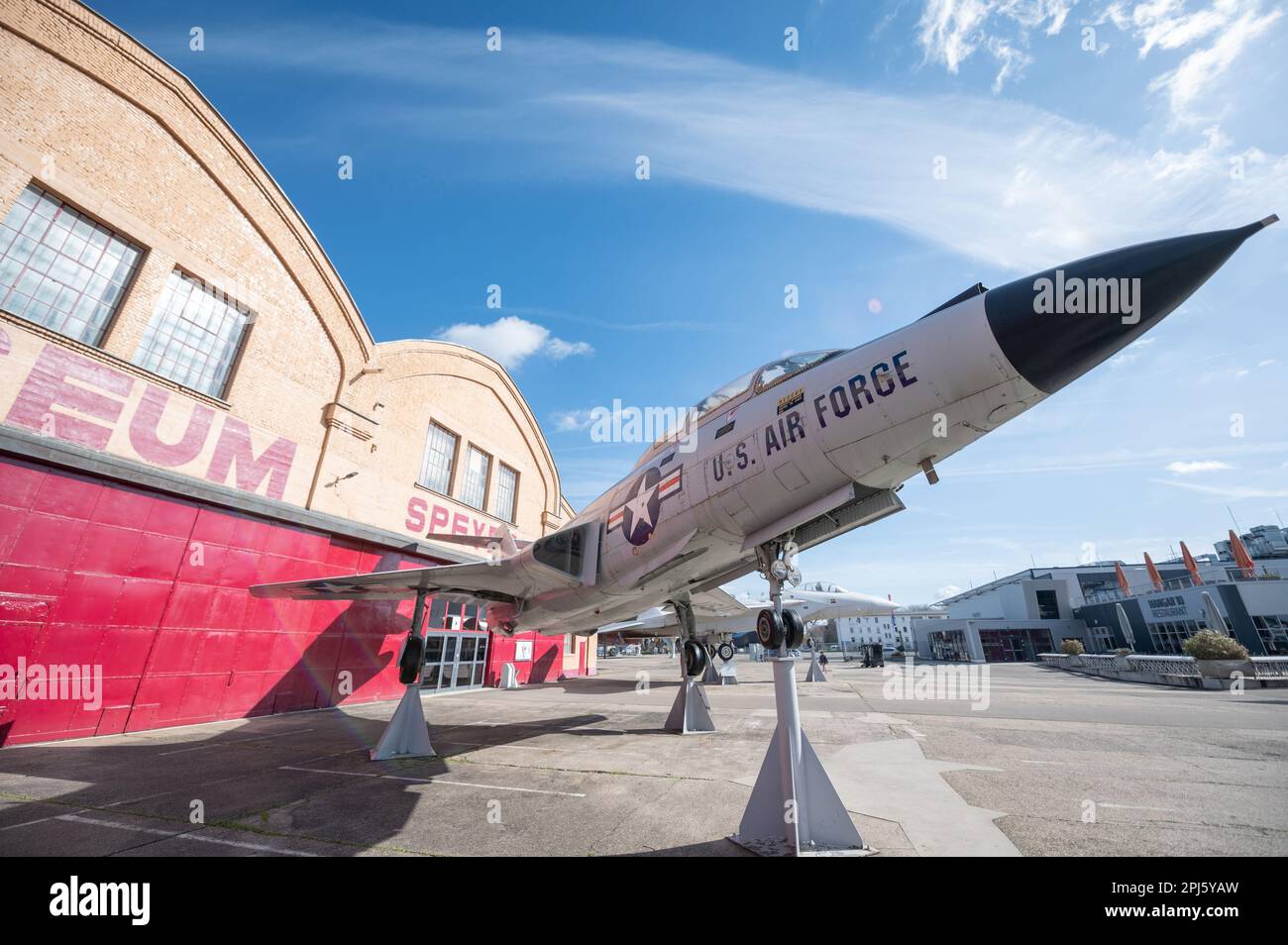 Flugzeuge und Raumfahrzeuge aus dem Speyer Technik Museum Flugzeuge und Space Shuttle Buran-Technik Museum Speyer Stockfoto