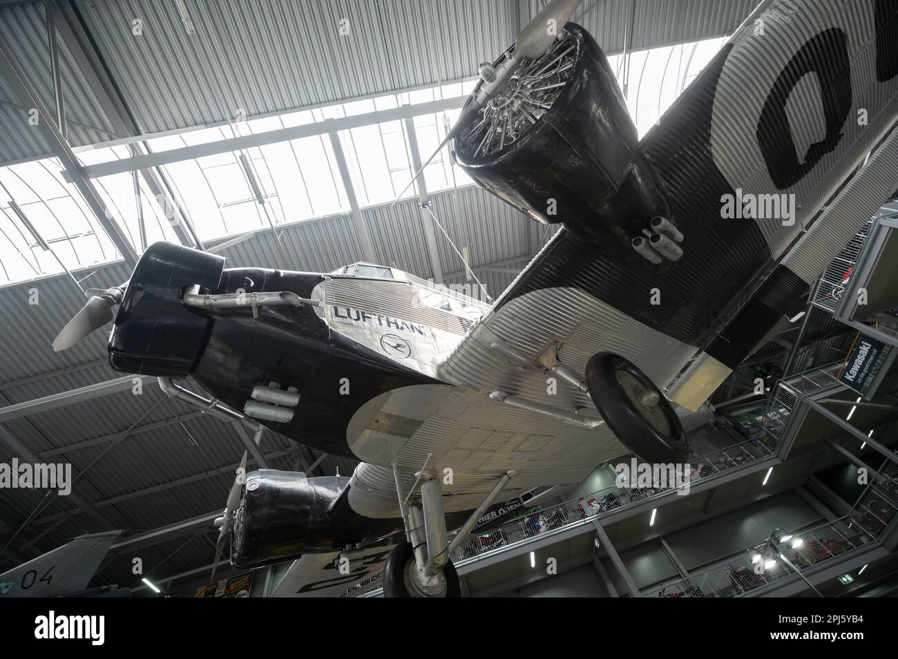 Flugzeuge und Raumfahrzeuge aus dem Speyer Technik Museum Flugzeuge und Space Shuttle Buran-Technik Museum Speyer Stockfoto
