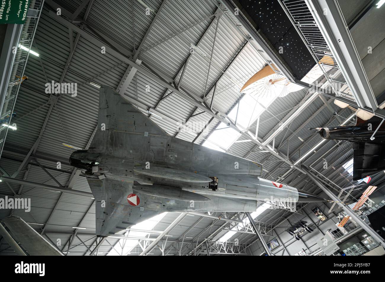 Flugzeuge und Raumfahrzeuge aus dem Speyer Technik Museum Flugzeuge und Space Shuttle Buran-Technik Museum Speyer Stockfoto