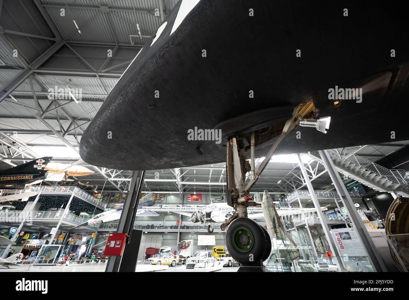 Flugzeuge und Raumfahrzeuge aus dem Speyer Technik Museum Flugzeuge und Space Shuttle Buran-Technik Museum Speyer Stockfoto