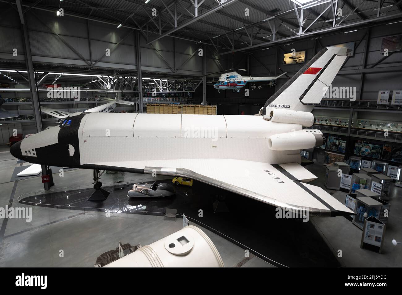 Flugzeuge und Raumfahrzeuge aus dem Speyer Technik Museum Flugzeuge und Space Shuttle Buran-Technik Museum Speyer Stockfoto