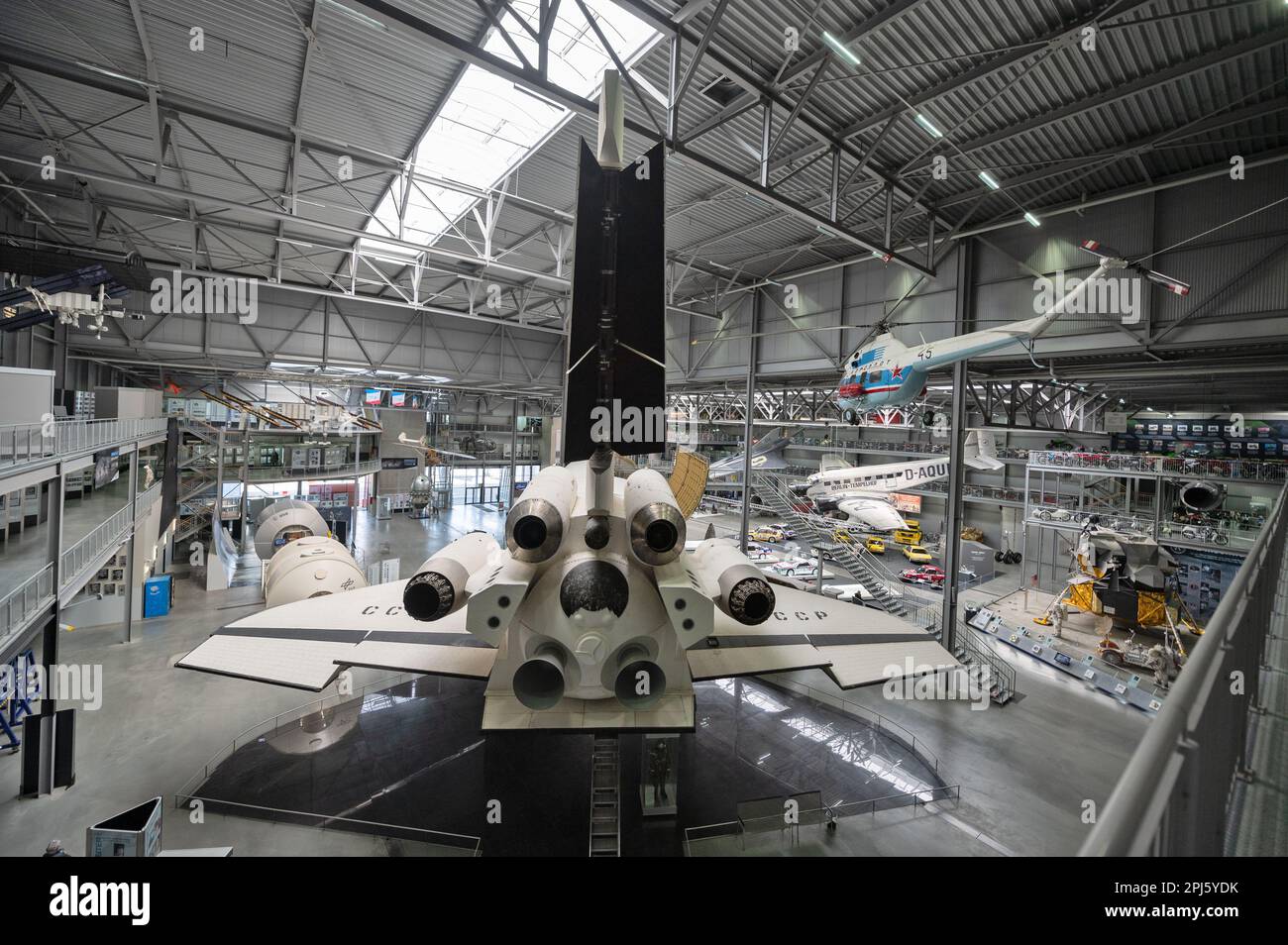 Flugzeuge und Raumfahrzeuge aus dem Speyer Technik Museum Flugzeuge und Space Shuttle Buran-Technik Museum Speyer Stockfoto