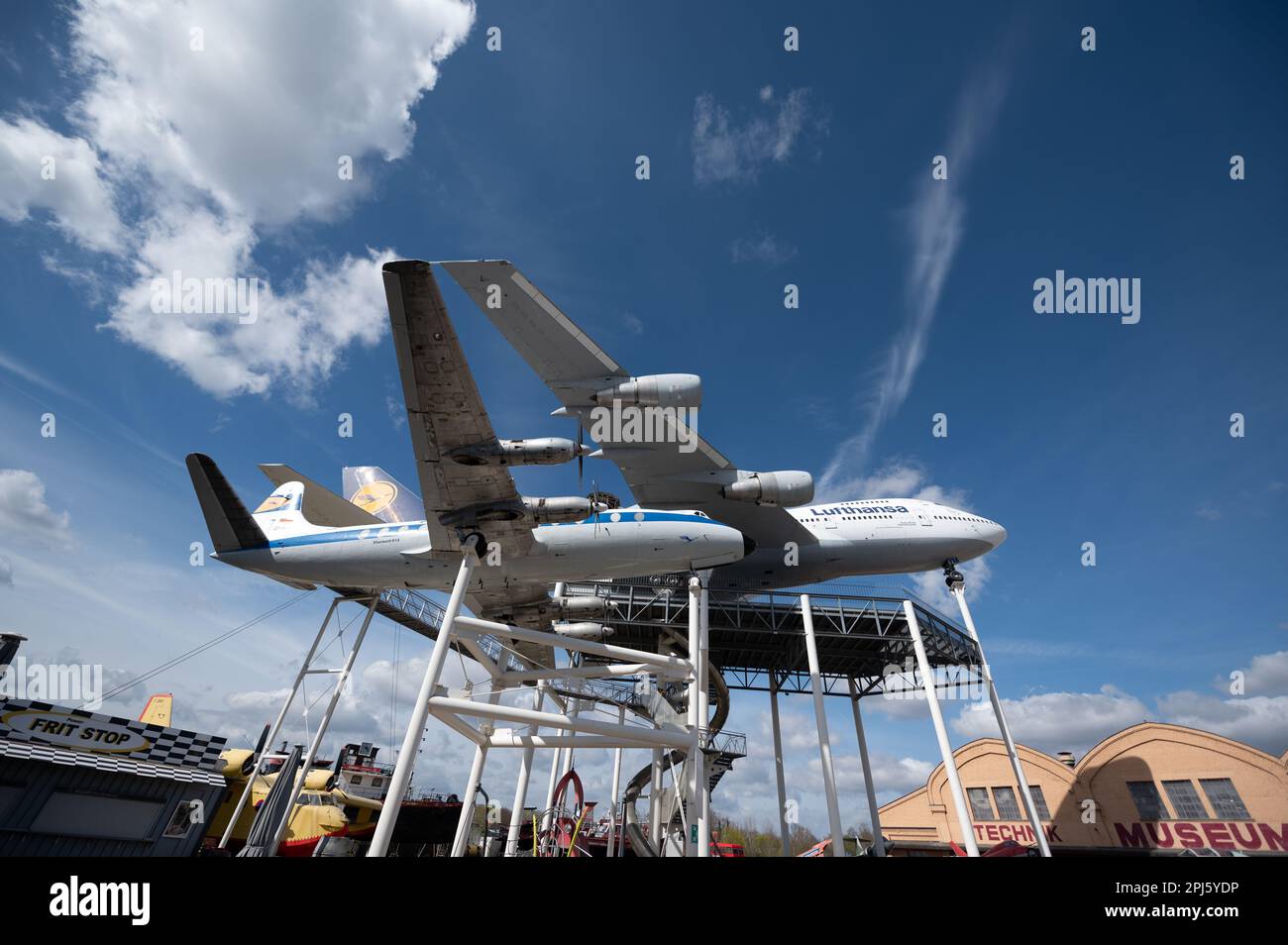 Flugzeuge und Raumfahrzeuge aus dem Speyer Technik Museum Flugzeuge und Space Shuttle Buran-Technik Museum Speyer Stockfoto