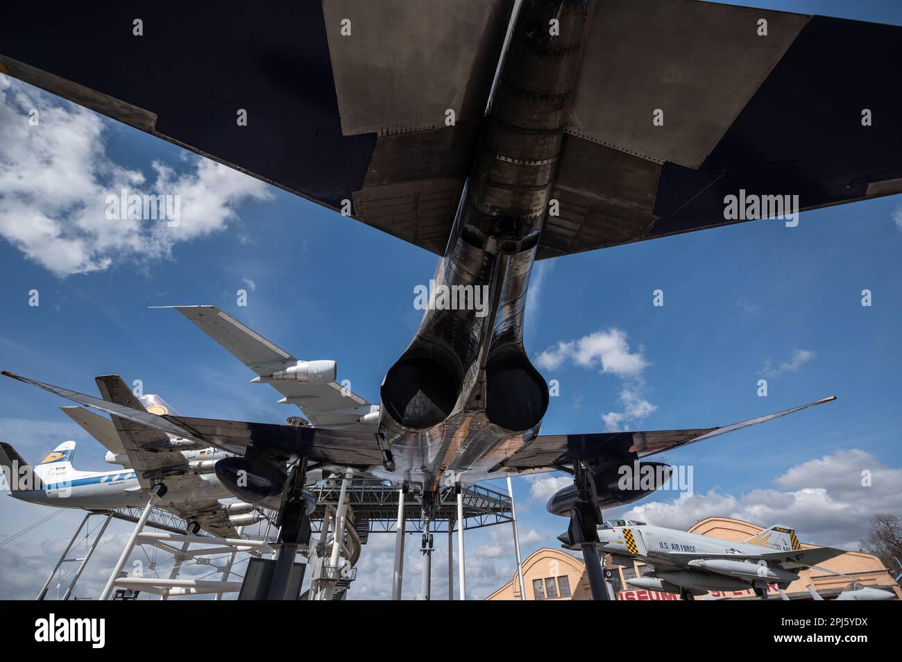Flugzeuge und Raumfahrzeuge aus dem Speyer Technik Museum Flugzeuge und Space Shuttle Buran-Technik Museum Speyer Stockfoto