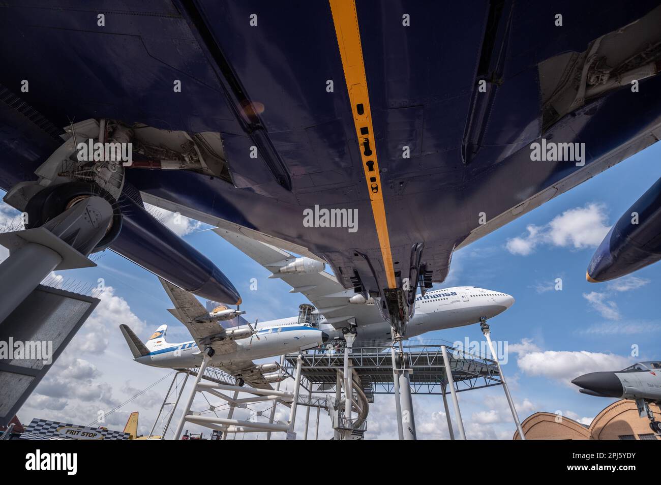 Flugzeuge und Raumfahrzeuge aus dem Speyer Technik Museum Flugzeuge und Space Shuttle Buran-Technik Museum Speyer Stockfoto