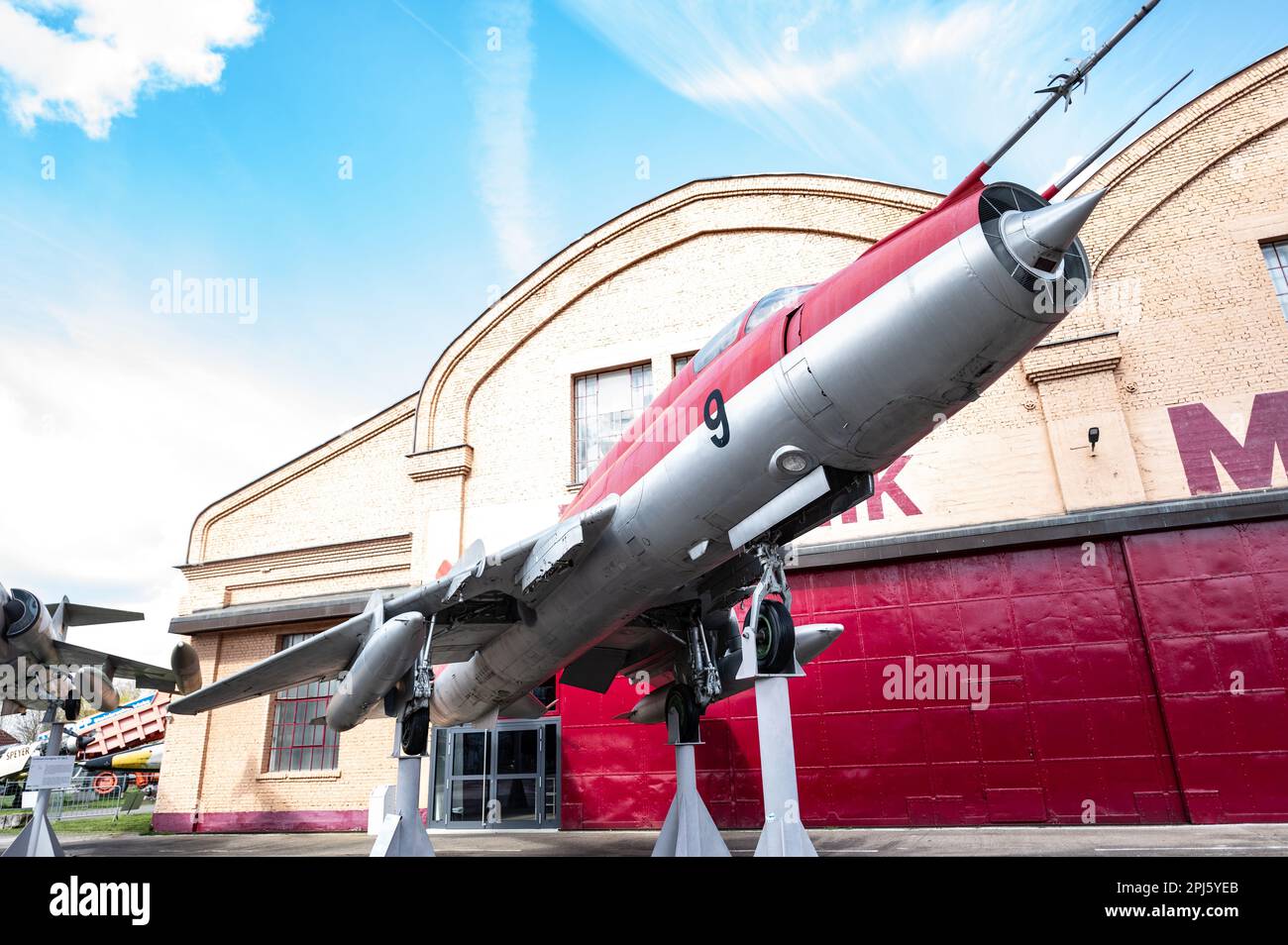 Flugzeuge und Raumfahrzeuge aus dem Speyer Technik Museum Flugzeuge und Space Shuttle Buran-Technik Museum Speyer Stockfoto