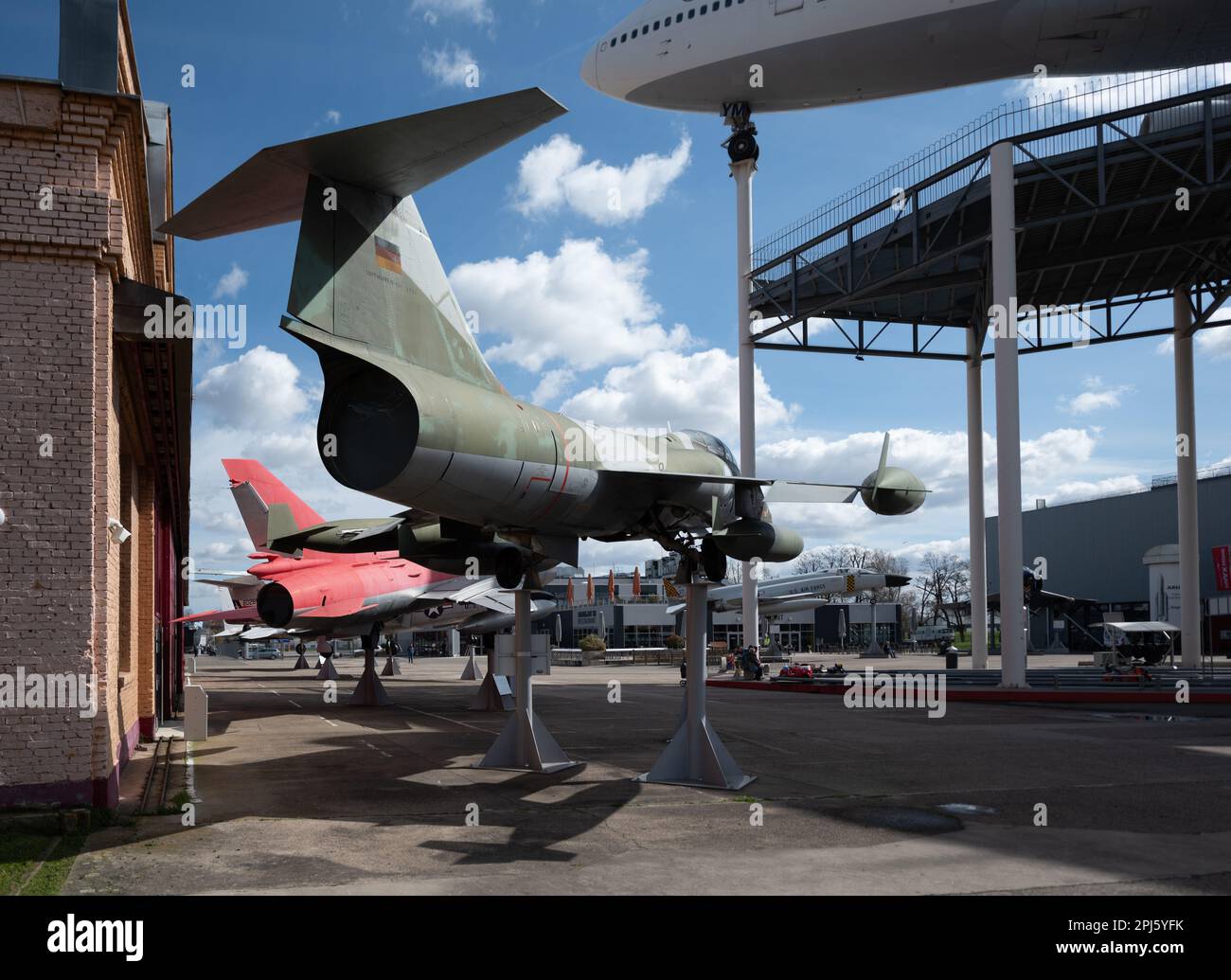 Flugzeuge und Raumfahrzeuge aus dem Speyer Technik Museum Flugzeuge und Space Shuttle Buran-Technik Museum Speyer Stockfoto