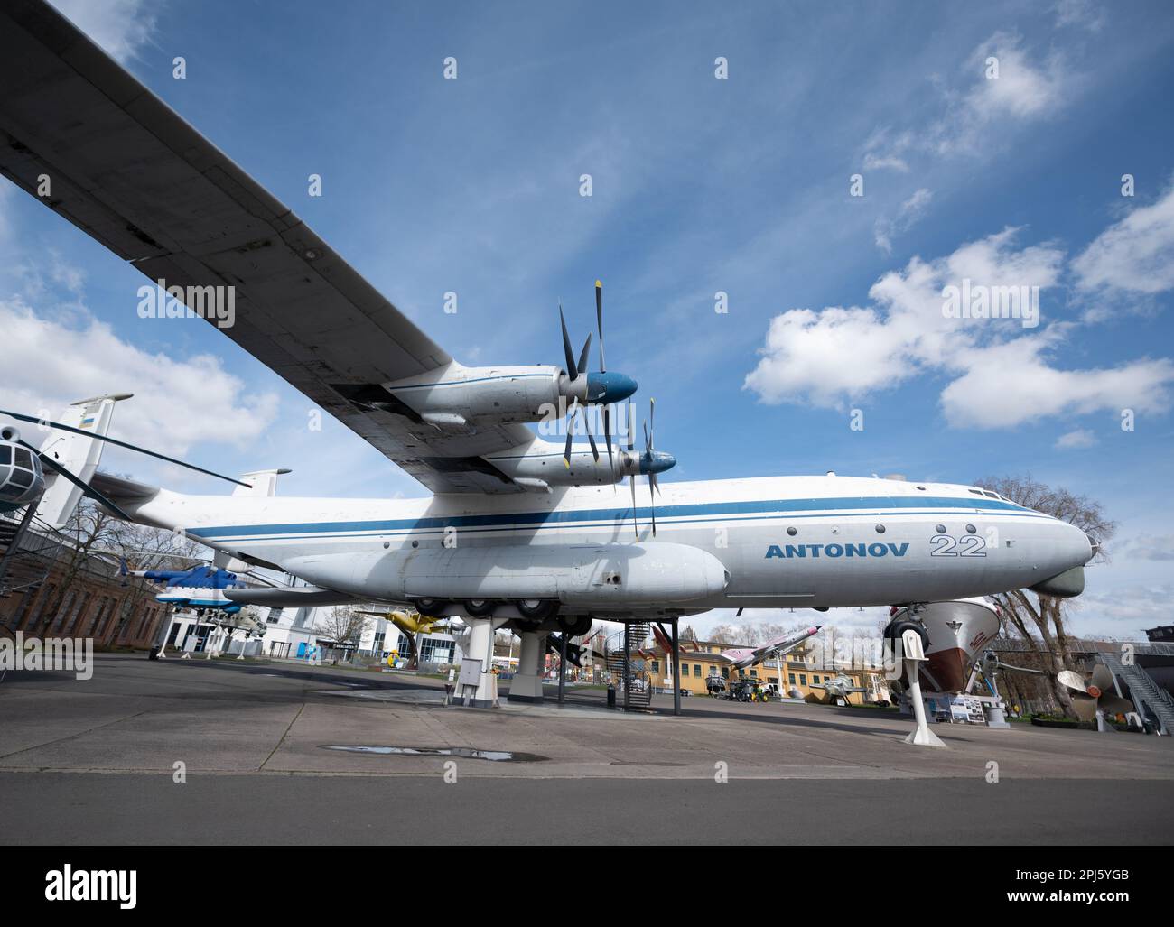 Flugzeuge und Raumfahrzeuge aus dem Speyer Technik Museum Flugzeuge und Space Shuttle Buran-Technik Museum Speyer Stockfoto
