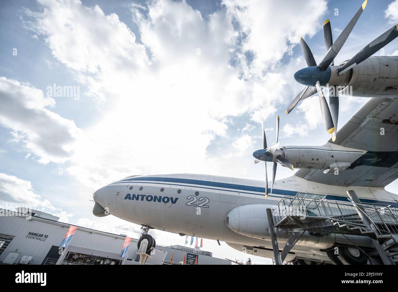 Flugzeuge und Raumfahrzeuge aus dem Speyer Technik Museum Flugzeuge und Space Shuttle Buran-Technik Museum Speyer Stockfoto