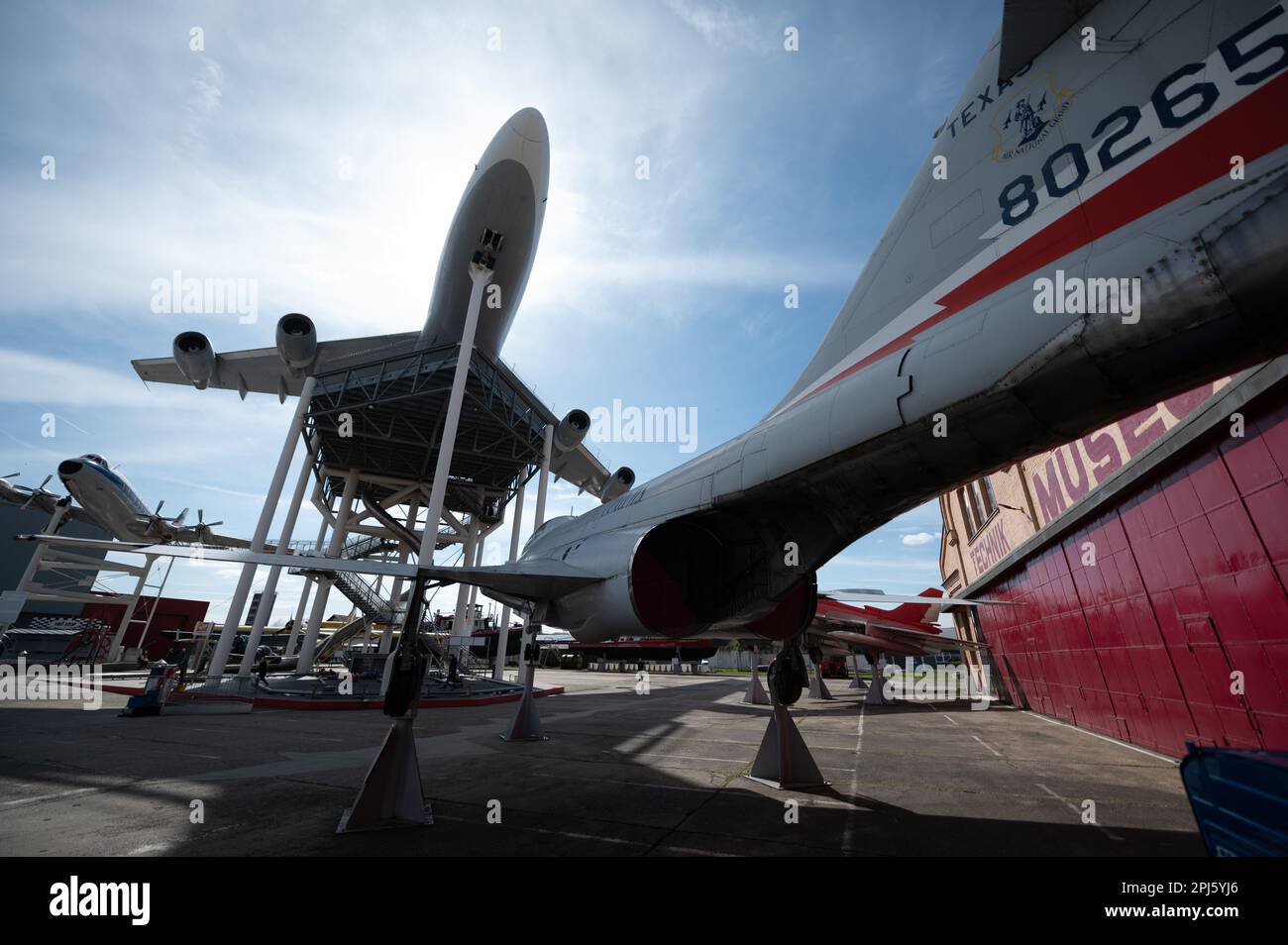 Flugzeuge und Raumfahrzeuge aus dem Speyer Technik Museum Flugzeuge und Space Shuttle Buran-Technik Museum Speyer Stockfoto