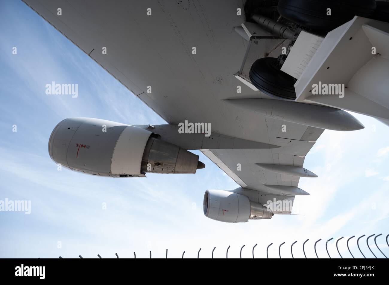 Flugzeuge und Raumfahrzeuge aus dem Speyer Technik Museum Flugzeuge und Space Shuttle Buran-Technik Museum Speyer Stockfoto