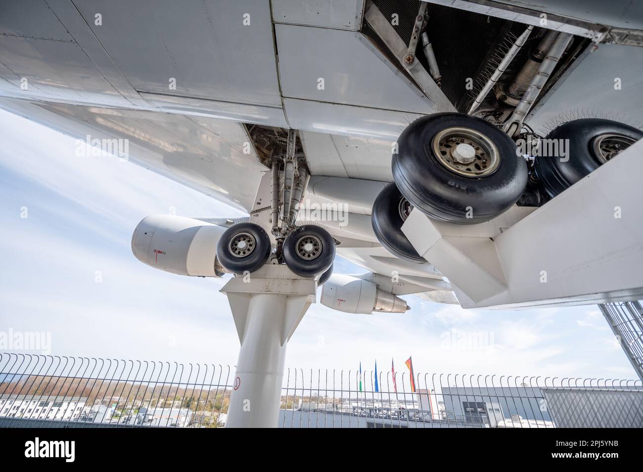 Flugzeuge und Raumfahrzeuge aus dem Speyer Technik Museum Flugzeuge und Space Shuttle Buran-Technik Museum Speyer Stockfoto