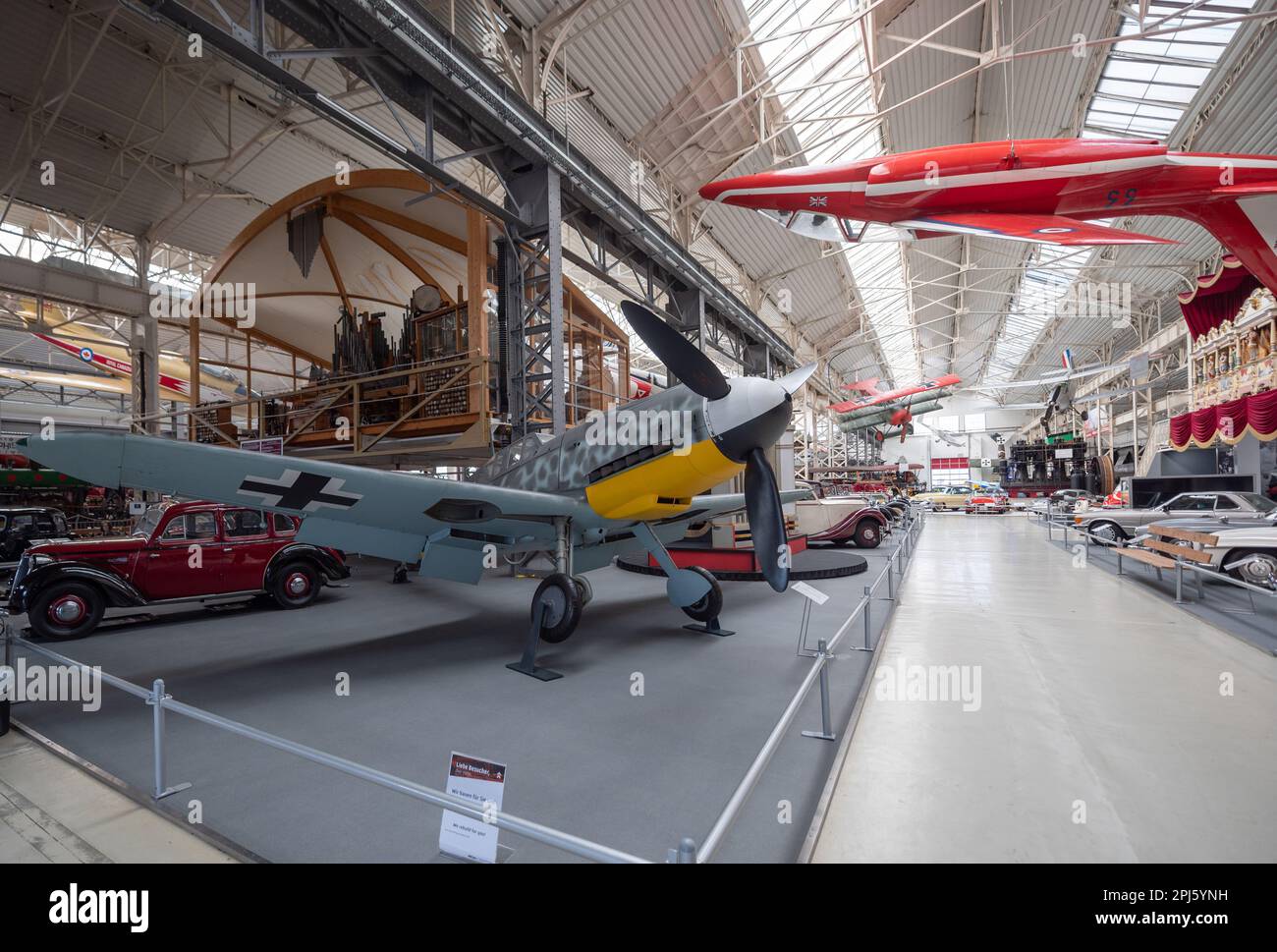 Flugzeuge und Raumfahrzeuge aus dem Speyer Technik Museum Flugzeuge und Space Shuttle Buran-Technik Museum Speyer Stockfoto