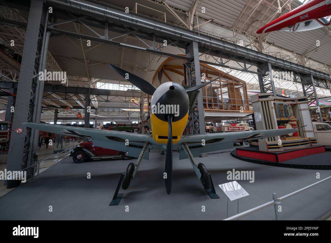 Flugzeuge und Raumfahrzeuge aus dem Speyer Technik Museum Flugzeuge und Space Shuttle Buran-Technik Museum Speyer Stockfoto