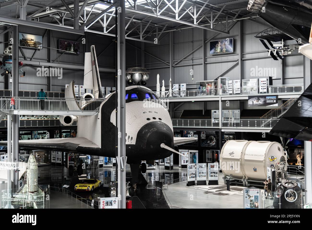 Flugzeuge und Raumfahrzeuge aus dem Speyer Technik Museum Flugzeuge und Space Shuttle Buran-Technik Museum Speyer Stockfoto