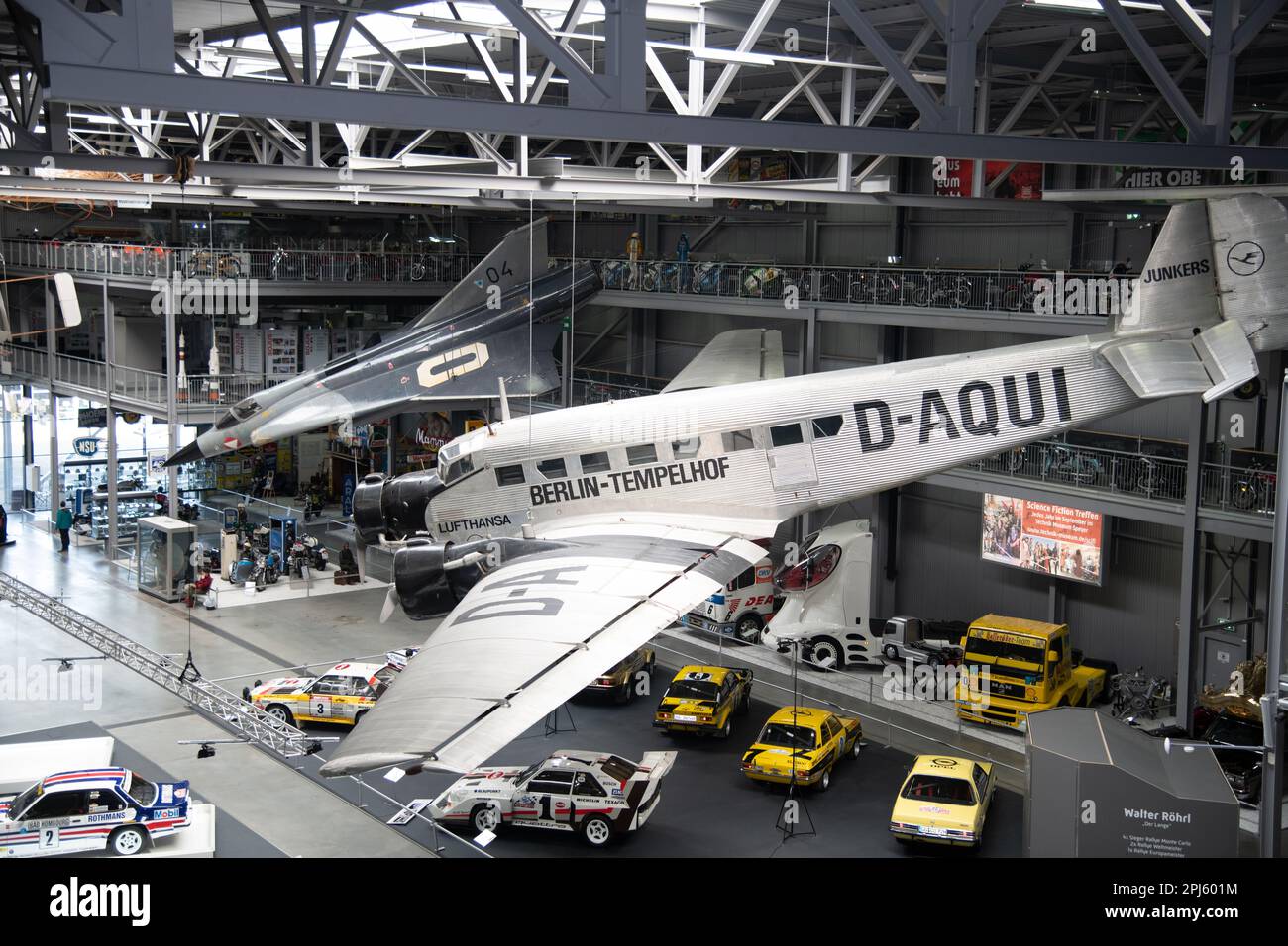 Junkers Ju 52 und Saab Draken über die Walter Röhrl Ausstellung Stockfoto