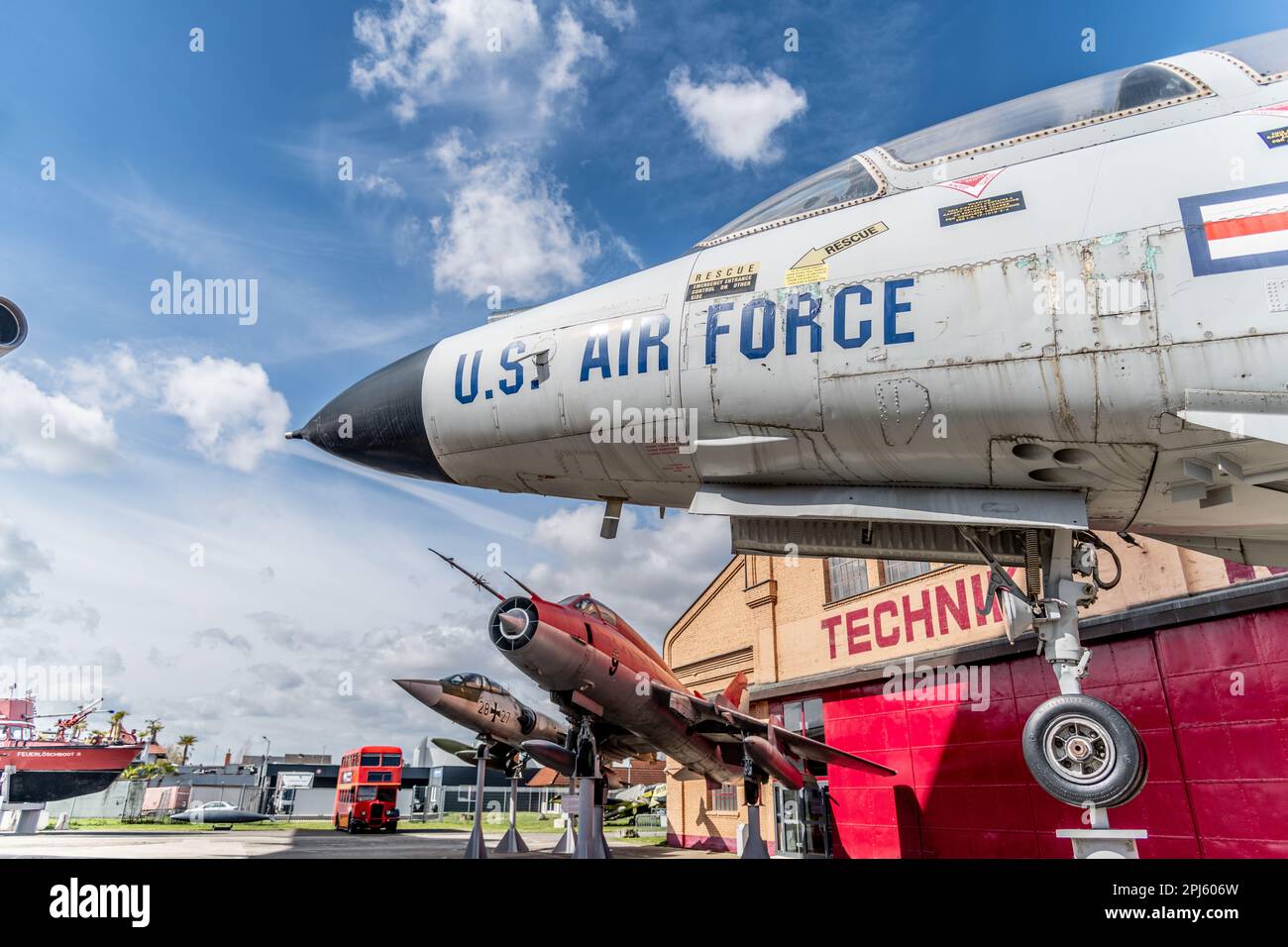 Flugzeuge und Raumfahrzeuge aus dem Speyer Technik Museum Flugzeuge und Space Shuttle Buran-Technik Museum Speyer Stockfoto
