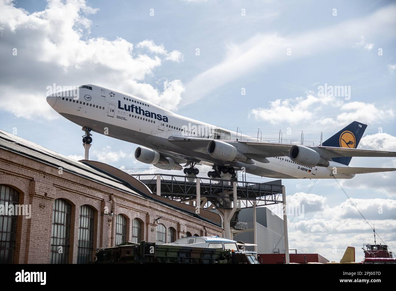 Flugzeuge und Raumfahrzeuge aus dem Speyer Technik Museum Flugzeuge und Space Shuttle Buran-Technik Museum Speyer Stockfoto