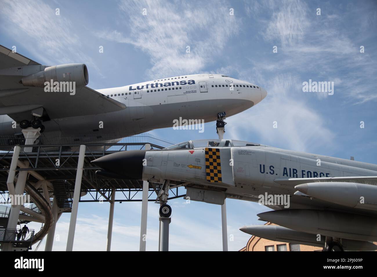 Flugzeuge und Raumfahrzeuge aus dem Speyer Technik Museum Flugzeuge und Space Shuttle Buran-Technik Museum Speyer Stockfoto