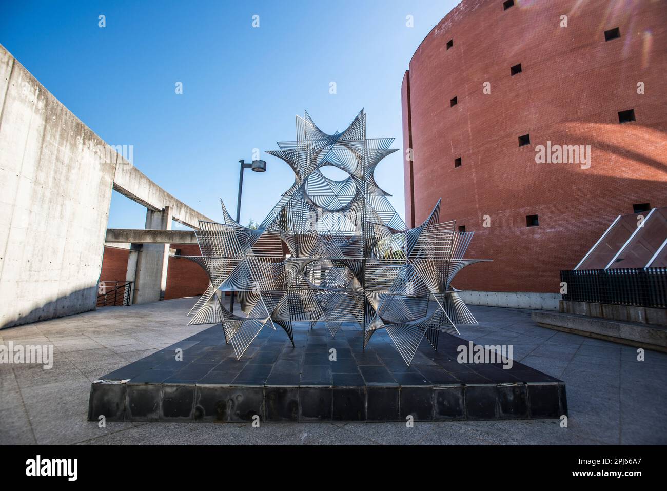 Skulptur „Don del Artista“ von Angel Duarte Jiménez, Extremaduran und Ibero-American Museum of Contemporary Art, Badajoz Stockfoto