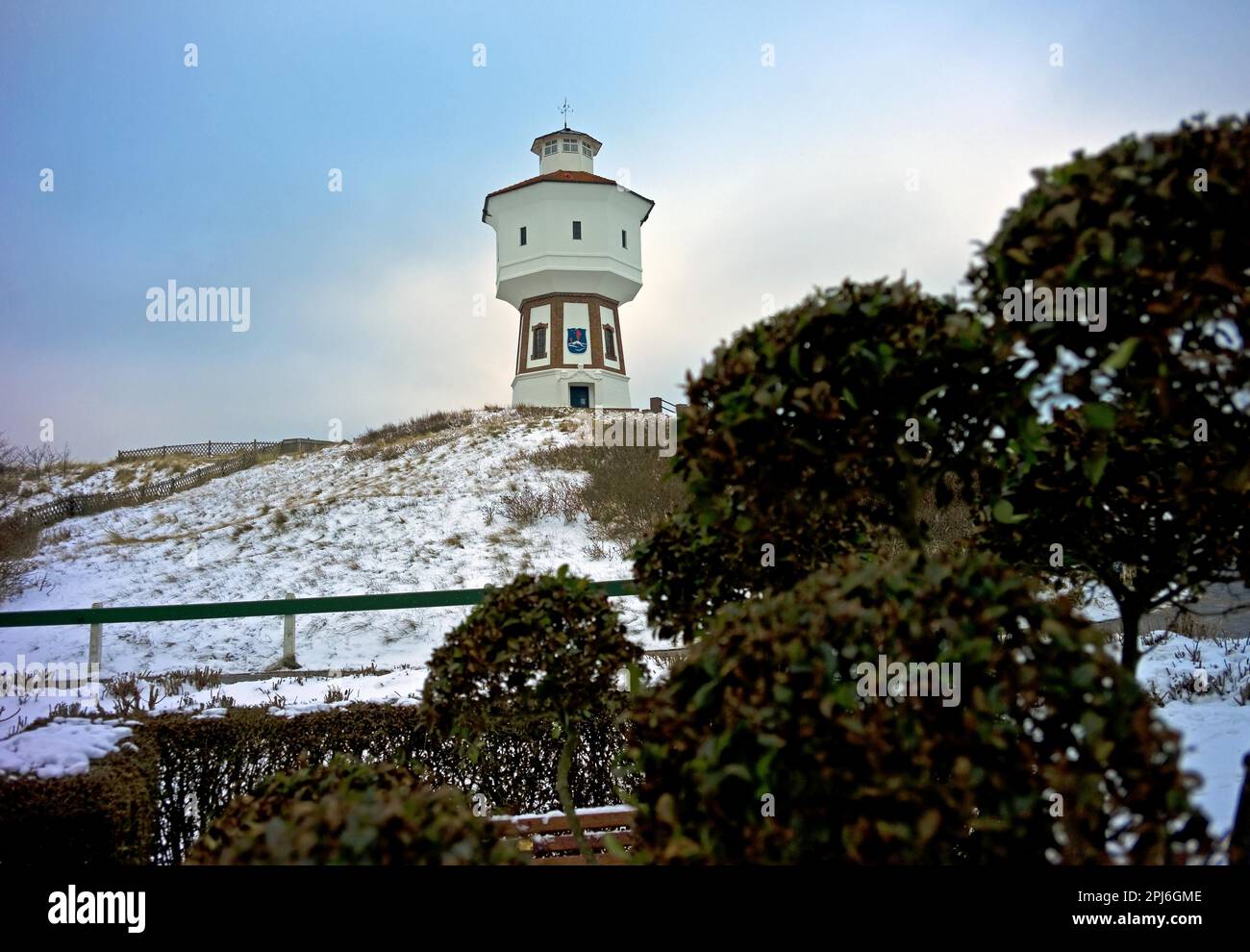 Wasserturm im Winter auf der Insel Langeoog, Ostfriesien, Bezirk Wittmund, Deutschland Stockfoto