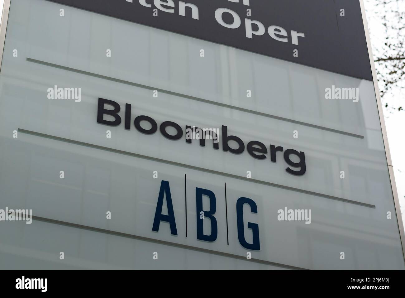 Bloomberg-Logo der amerikanischen Nachrichtenagentur. Nachrichten und Analysetools für den Kapitalmarkt, die von vielen Journalisten in der Finanzbranche verwendet werden Stockfoto