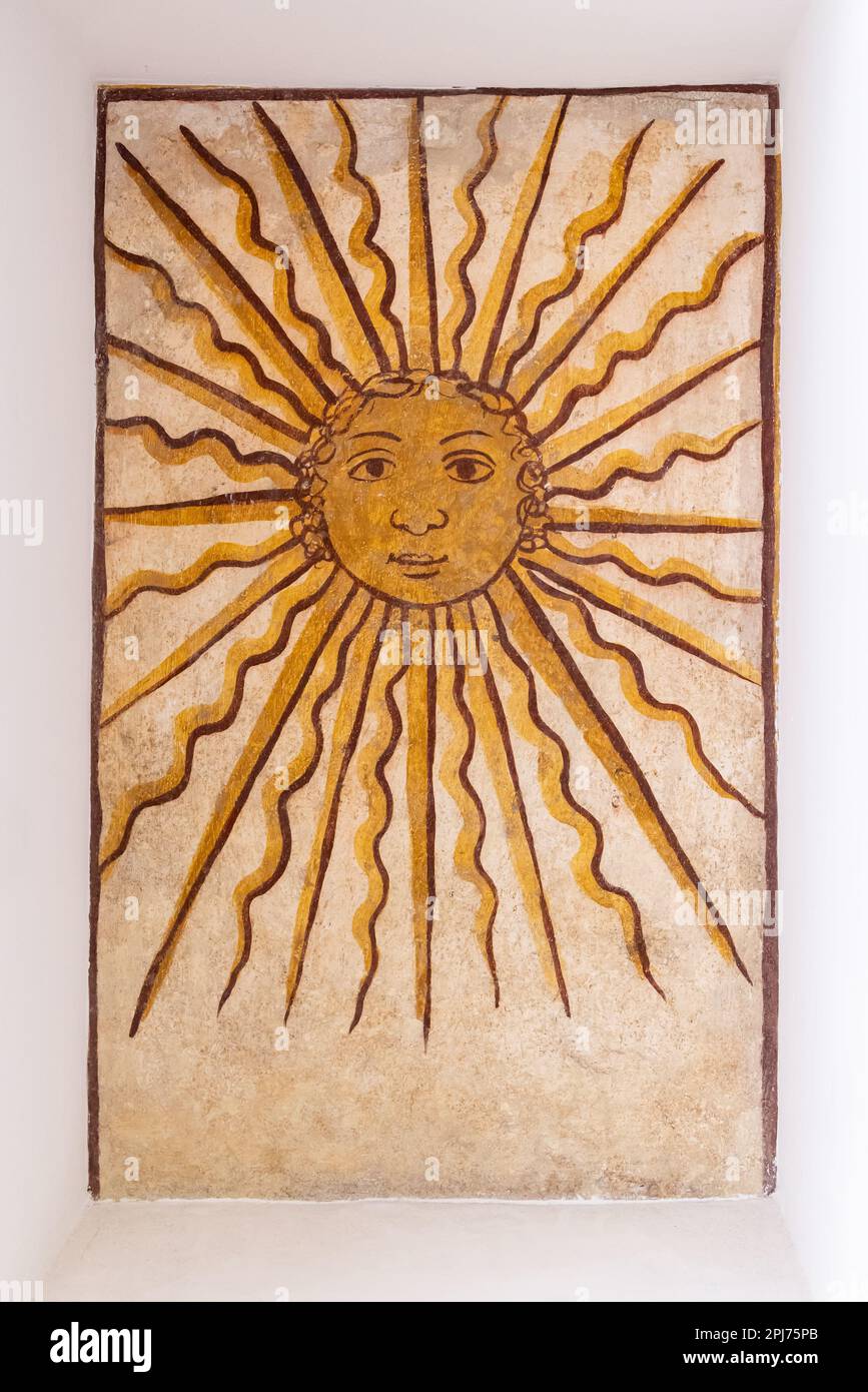 Europa, Portugal, Evora. 20. April 2022. Antike Kunst der Sonne im Evora Museum. Stockfoto