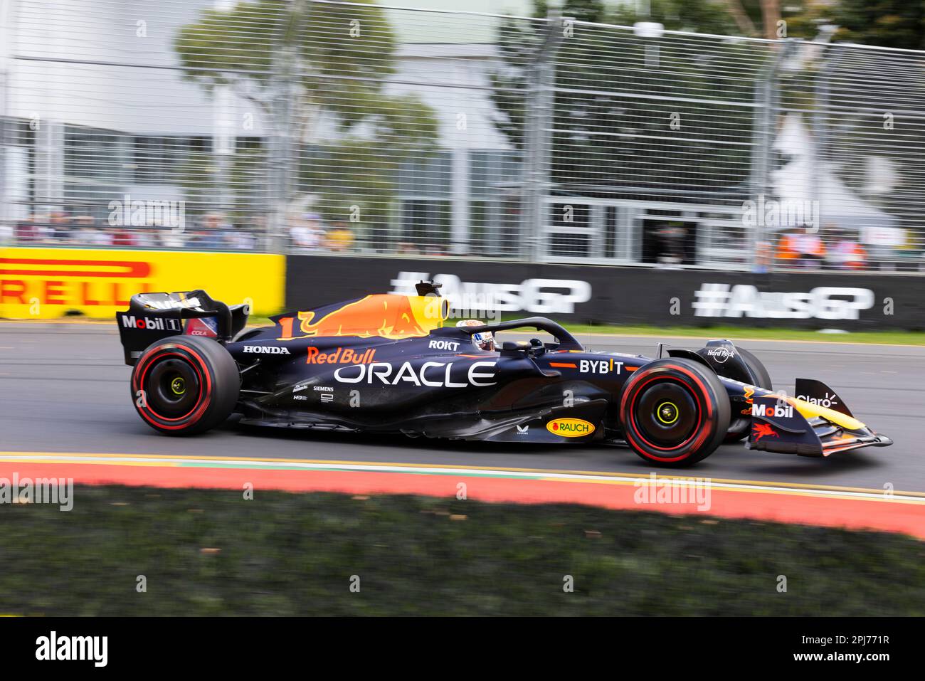 Melbourne, Australien. 31. März 2023. Max Verstappen aus den Niederlanden fährt die (1) Oracle Red Bull Racing RB19 während des Trainings vor dem Grand Prix F1 von Australien auf der Albert Park Grand Prix-Strecke. Kredit: SOPA Images Limited/Alamy Live News Stockfoto