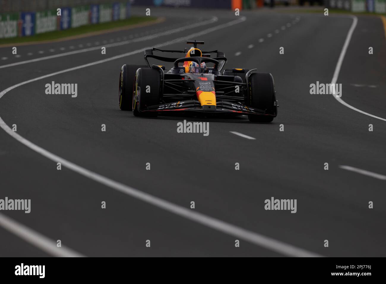 Melbourne, Australien. 31. März 2023. Max Verstappen aus den Niederlanden fährt die (1) Oracle Red Bull Racing RB19 während des Trainings vor dem Grand Prix F1 von Australien auf der Albert Park Grand Prix-Strecke. Kredit: SOPA Images Limited/Alamy Live News Stockfoto