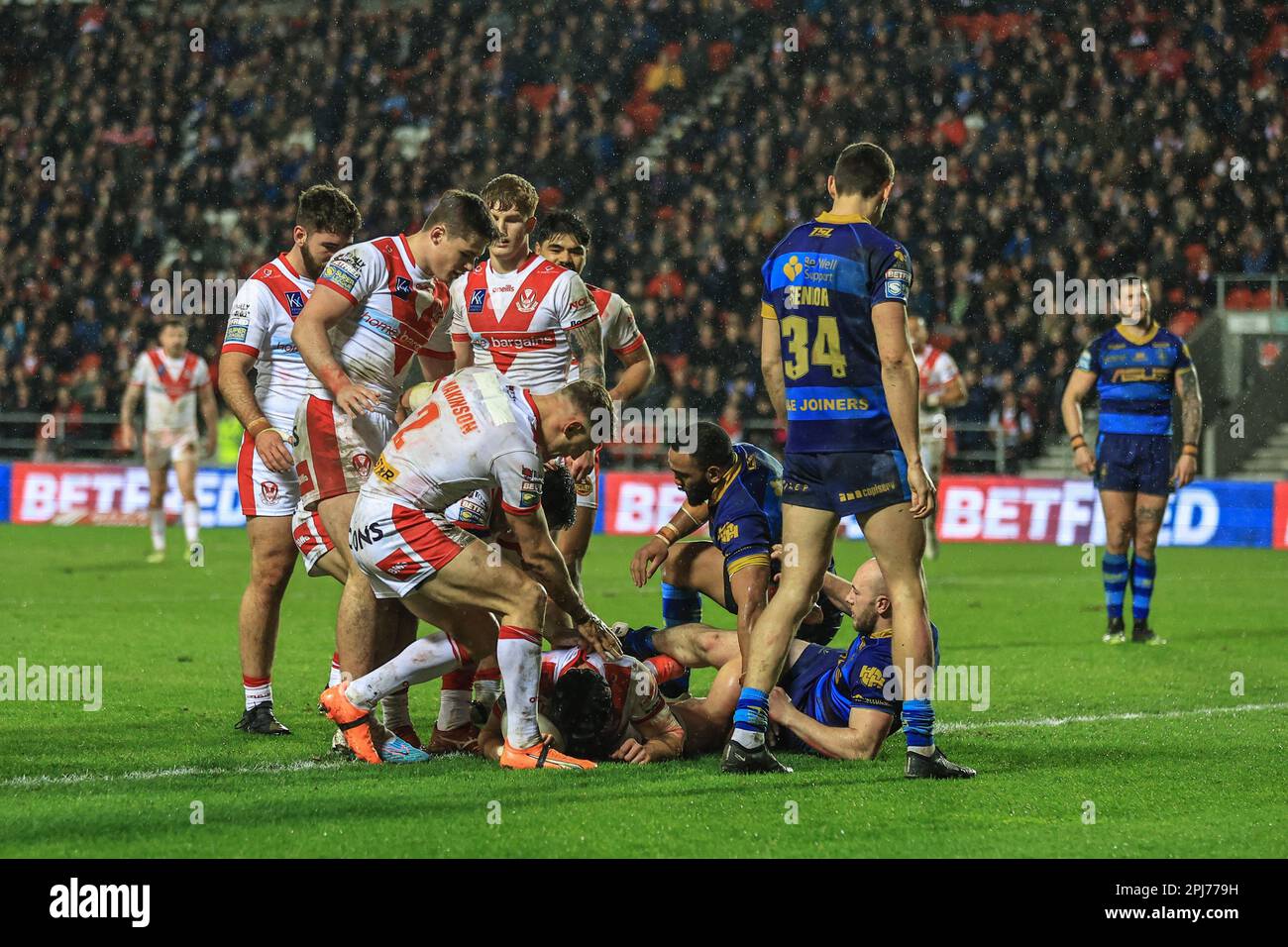 St. Helens, Großbritannien. 31. März 2023. Jonny Lomax #6 aus St. Helens feiert seinen Versuch während des Spiels der Betfred Super League Runde 7, St. Helens gegen Wakefield Trinity, im Totally Wicked Stadium, St Helens, Großbritannien, 31. März 2023 (Foto von Mark Cosgrove/News Images) in St. Helens, Großbritannien, am 3./31. März 2023. (Foto: Mark Cosgrove/News Images/Sipa USA) Guthaben: SIPA USA/Alamy Live News Stockfoto