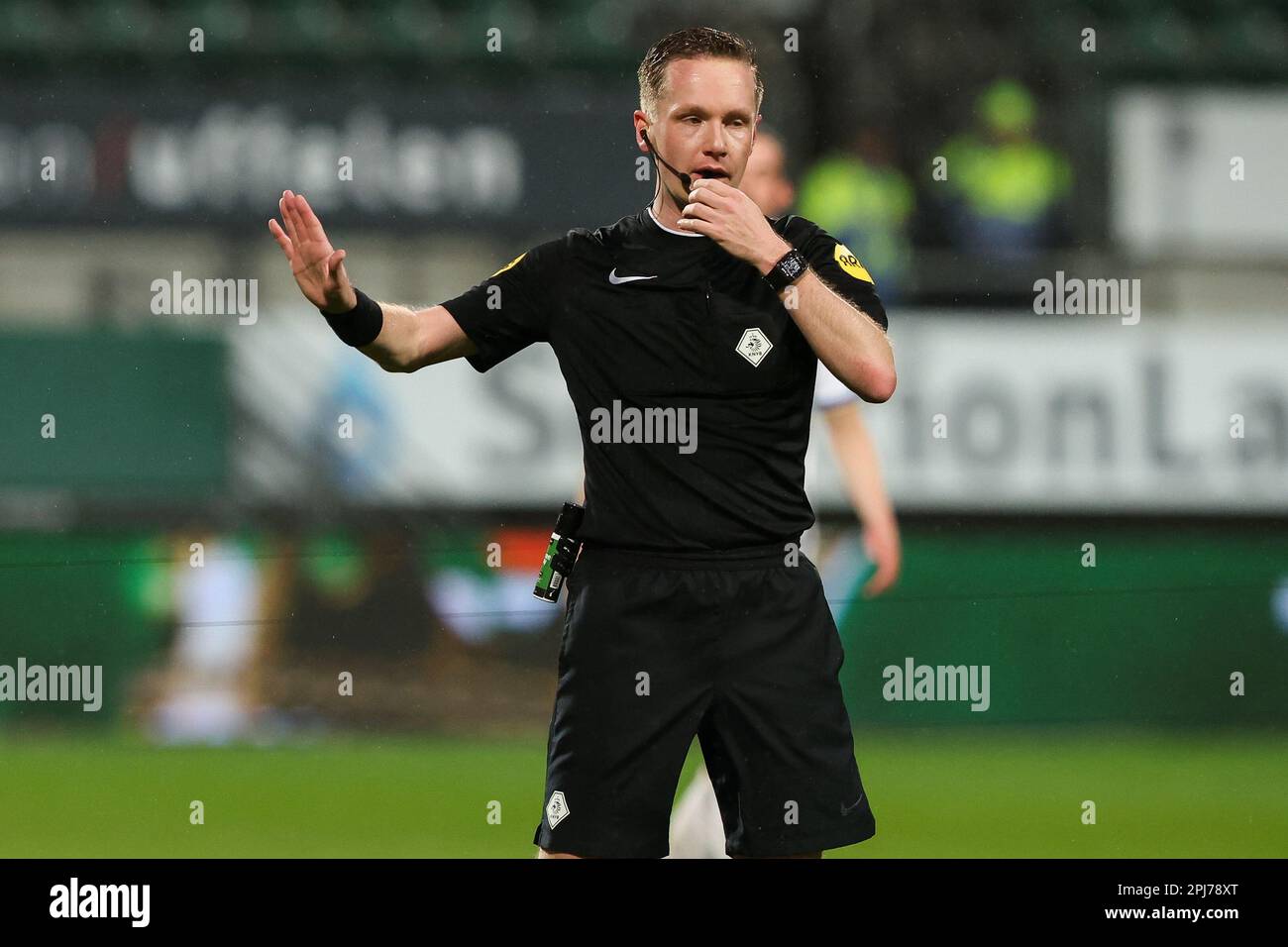 Den Haag, Niederlande. 31. März 2023. DEN HAAG, NIEDERLANDE - MÄRZ 31: Schiedsrichter Ingmar Oostrom während des niederländischen Keukenkampioendivisie-Spiels zwischen ADO Den Haag und Telstar im Bingoal-Stadion am 31. März 2023 in Den Haag, Niederlande (Foto von Hans van der Valk/Orange Pictures) Kredit: Orange Pics BV/Alamy Live News Stockfoto