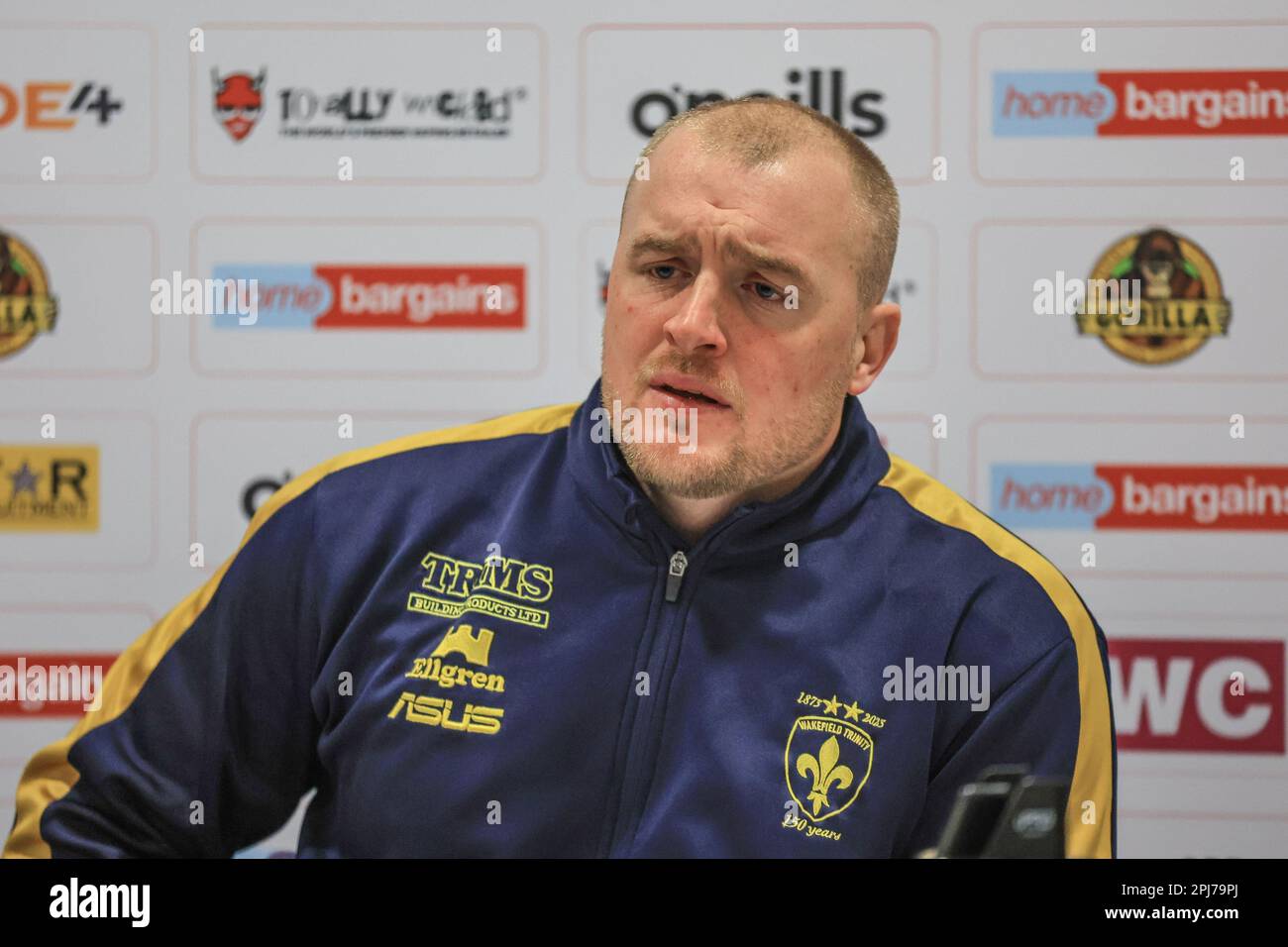 Mark Applegarth Head Coach von Wakefield Trinity spricht auf der Pressekonferenz nach dem Spiel während des Spiels der Betfred Super League Round 7 gegen Wakefield Trinity im Totally Wicked Stadium, St. Helens, Großbritannien, 31. März 2023 (Foto von Mark Cosgrove/News Images) Stockfoto