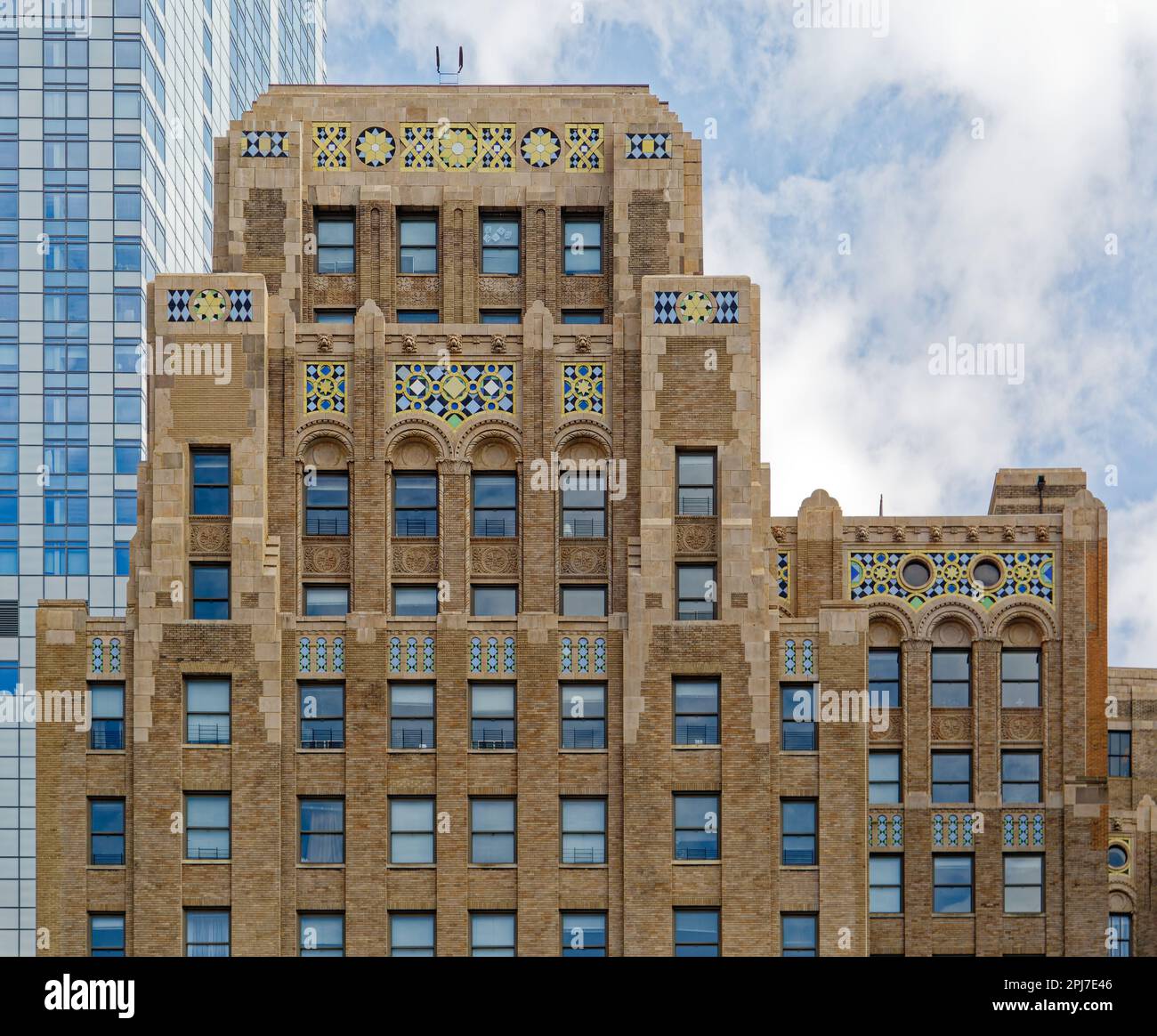 Post Towers, ein Umbau von Büro zu Wohnraum, ist die ehemalige Heimat der New York Evening Post im Art déco-Stil. Stockfoto