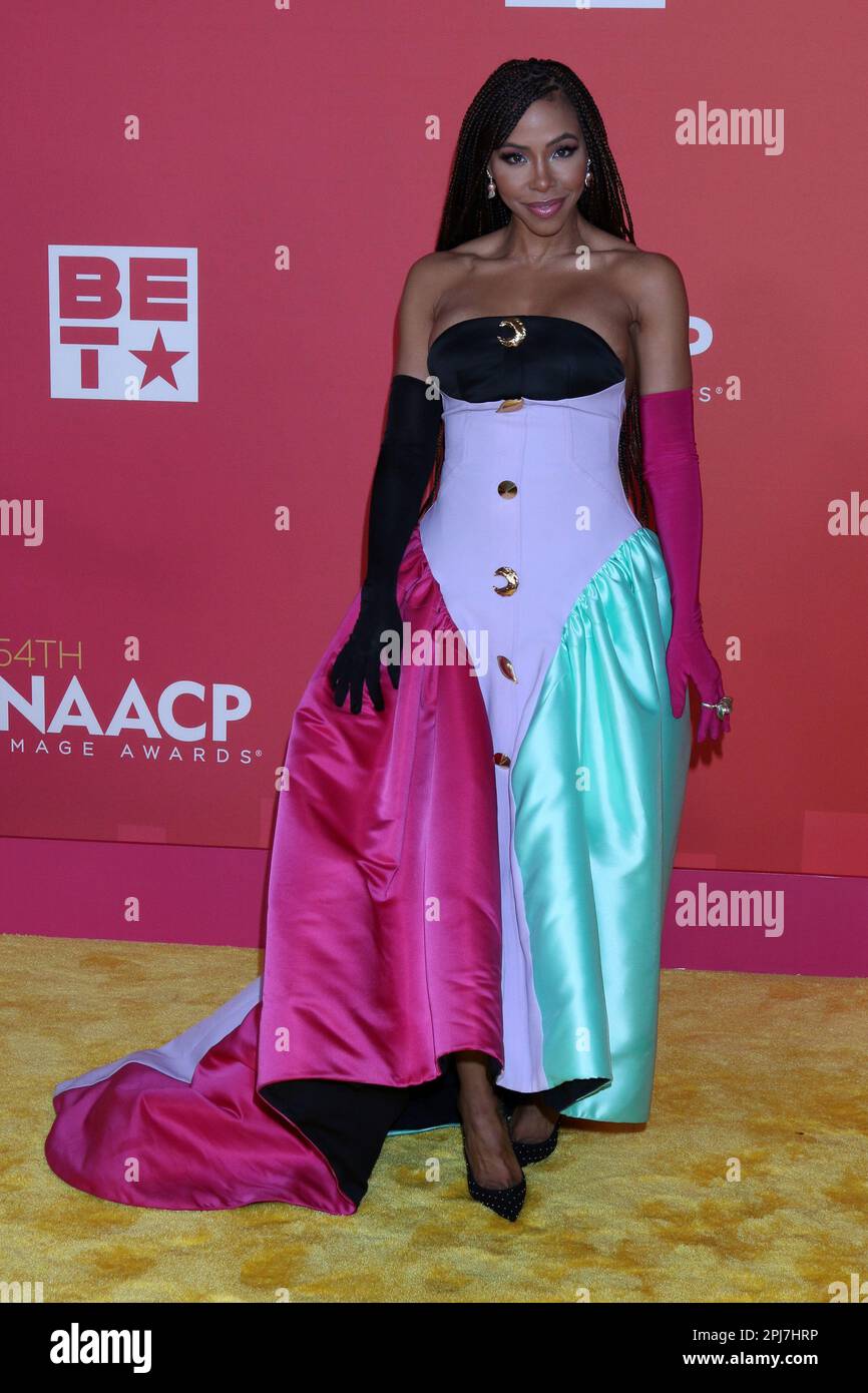 NAACP Image Awards Ankunft im Pasadena Civic Auditorium am 26. Februar 2023 in Pasadena, CA mit: KJ Smith, wo: Los Angeles, Kalifornien, USA, wenn: 25. Februar 2023 Gutschrift: Nicky Nelson/WENN Stockfoto