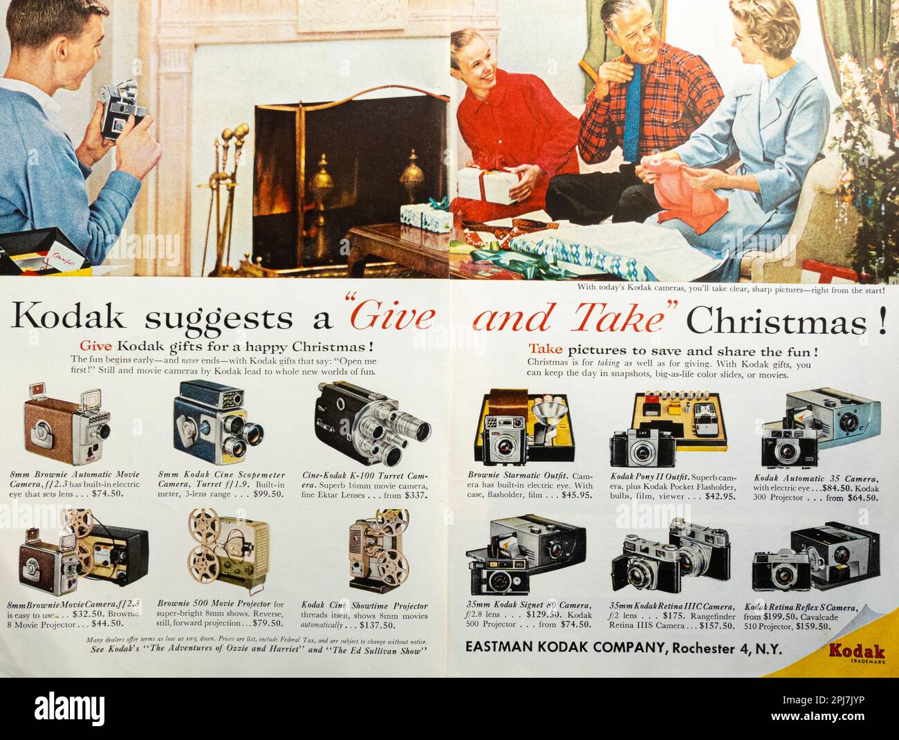 Kodak Geschenke zu weihnachten – Werbung für Kameras, Projektoren, Fotokameras in einer Zeitschrift in NatGeo, Dezember 1959 Stockfoto