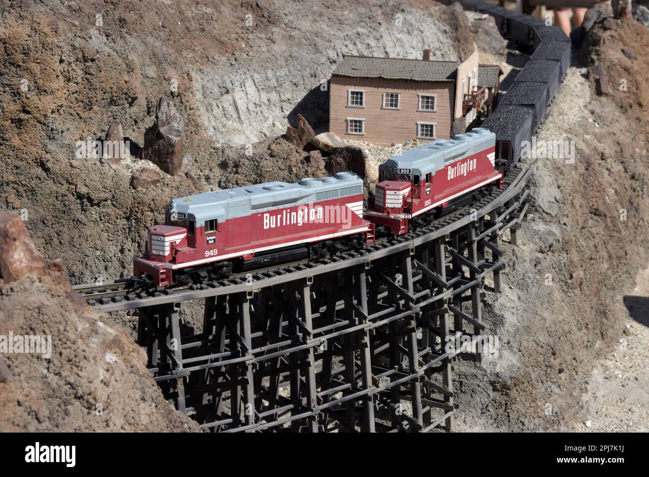 Beeindruckende Modelleisenbahn im Maßstab G im Living Desert Museum in Palm Springs, Kalifornien Stockfoto