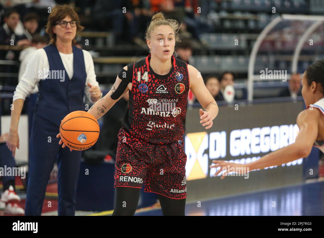 Campobasso, Italien. 30. März 2023. Panzera Ilaria von Sesto San Giovanni in Aktion während des Spiels zwischen BDS Dinamo Sassari und Allianz Geas Sesto San Giovanni vom italienischen Frauenbasketball-Cup, Viertelfinale, in der La Molisana Arena. Dinamo Sassari schlägt Sesto San Giovanni im zweiten Quartal des Finales mit 53-48 Punkten (Foto: Davide Di Lalla/SOPA Images/Sipa USA). Guthaben: SIPA USA/Alamy Live News Stockfoto