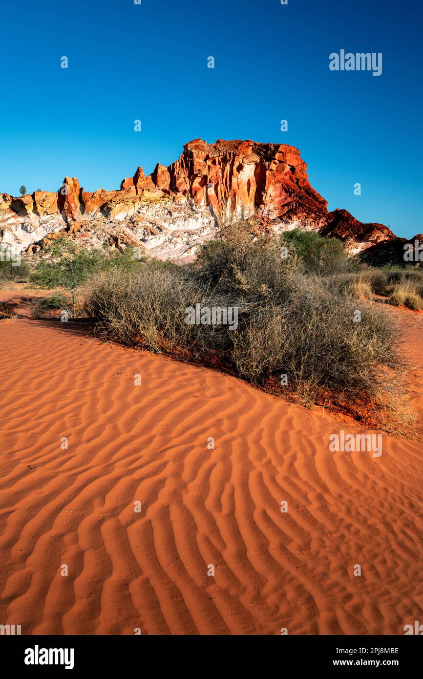 Herausragendes Rainbow Valley in Zentralaustralien. Stockfoto