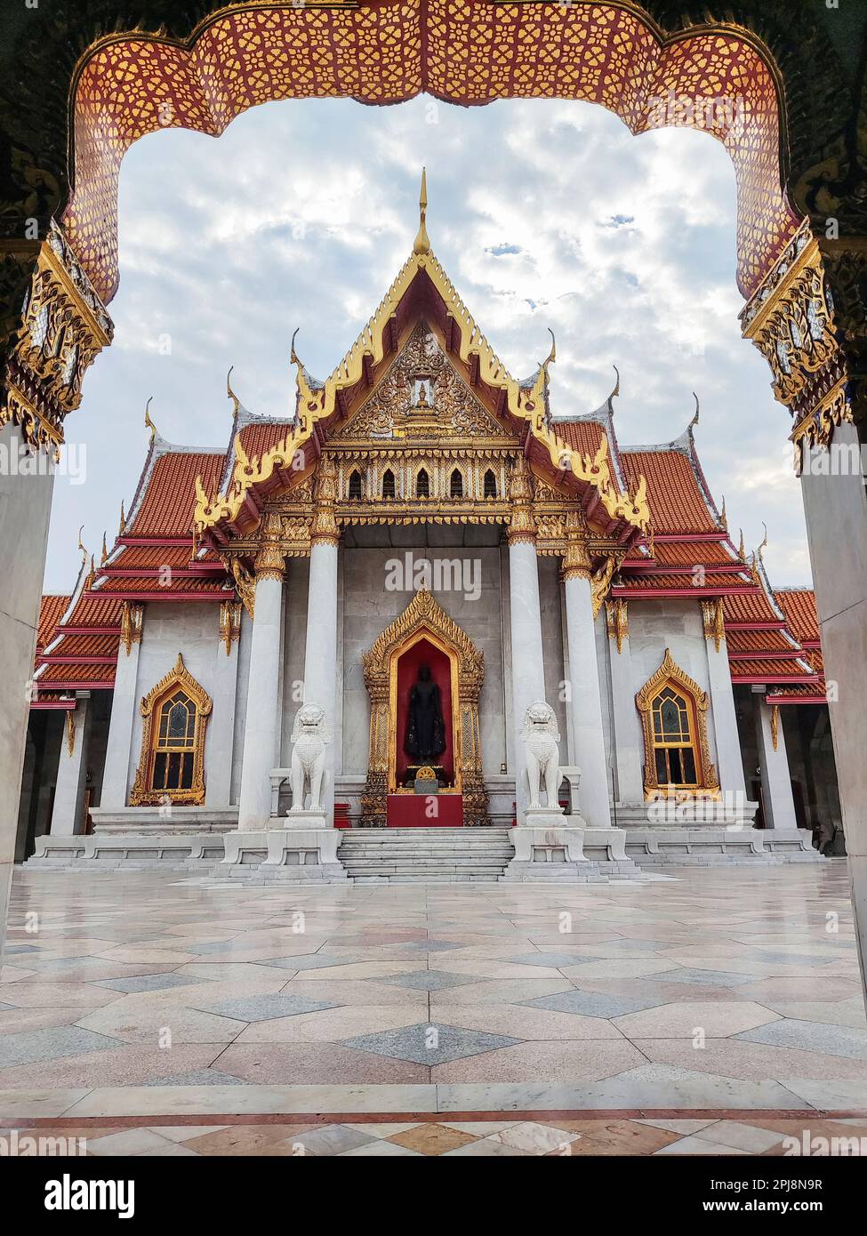 Wat Benchamabophit Dusitwanaram oder Marmortempel in Bangkok. Es ist einer von Bangkoks bekanntesten Tempeln und eine der wichtigsten Touristenattraktionen Stockfoto