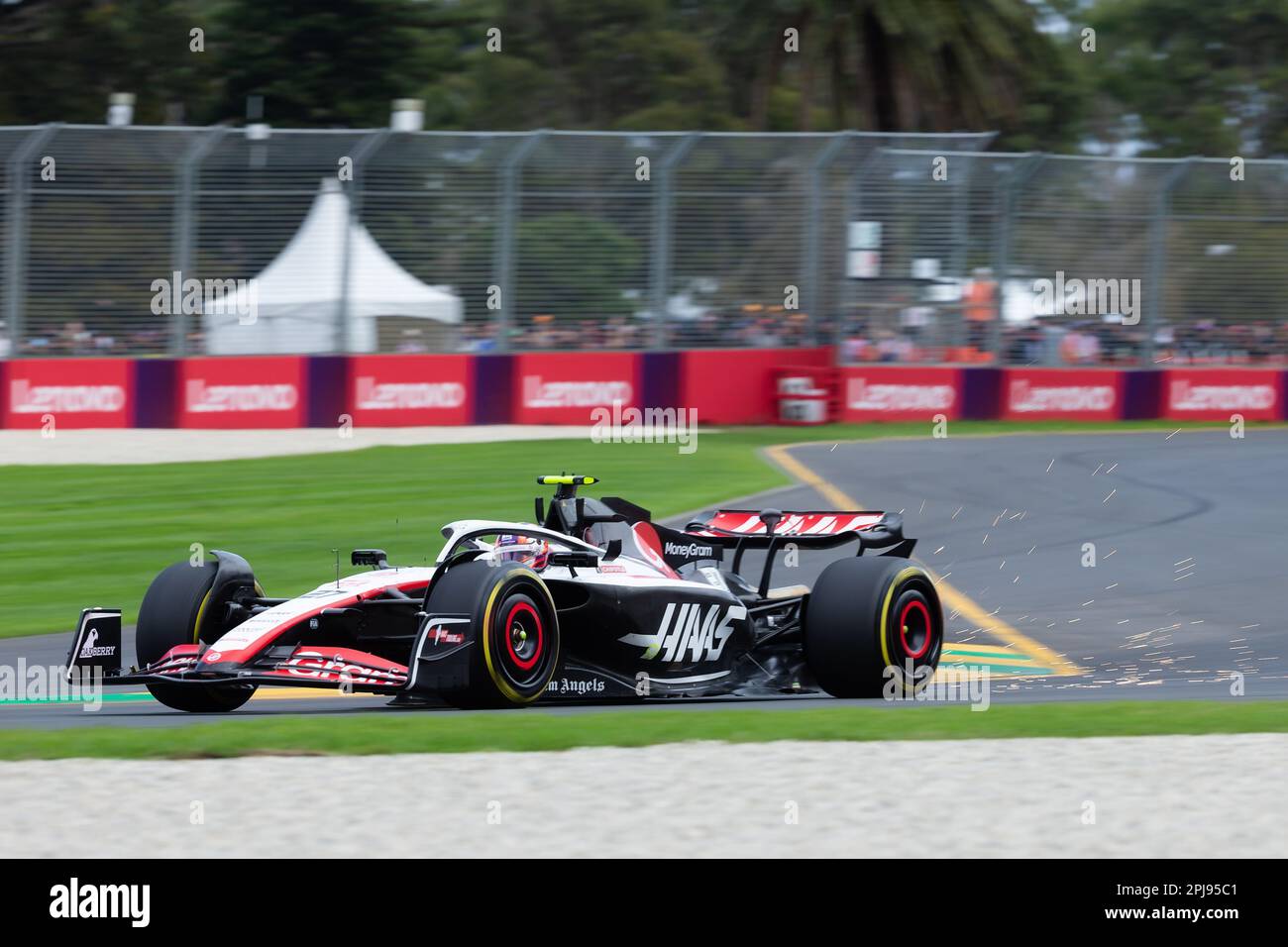 Melbourne, Australien, 1. April 2023. Nico Hulkenberg (27), der beim Formel-1-Training 3 beim australischen Formel-1-Grand Prix am 01. April 2023 auf dem Melbourne Grand Prix Circuit in Albert Park, Australien, für das MoneyGram Haas F1 Team antritt. Kredit: Dave Hewison/Speed Media/Alamy Live News Stockfoto