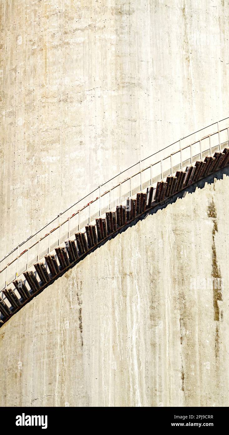 Zementfabrik in Vallcarca, El Garraf, Barcelona, Katalonien, Spanien, Europa Stockfoto