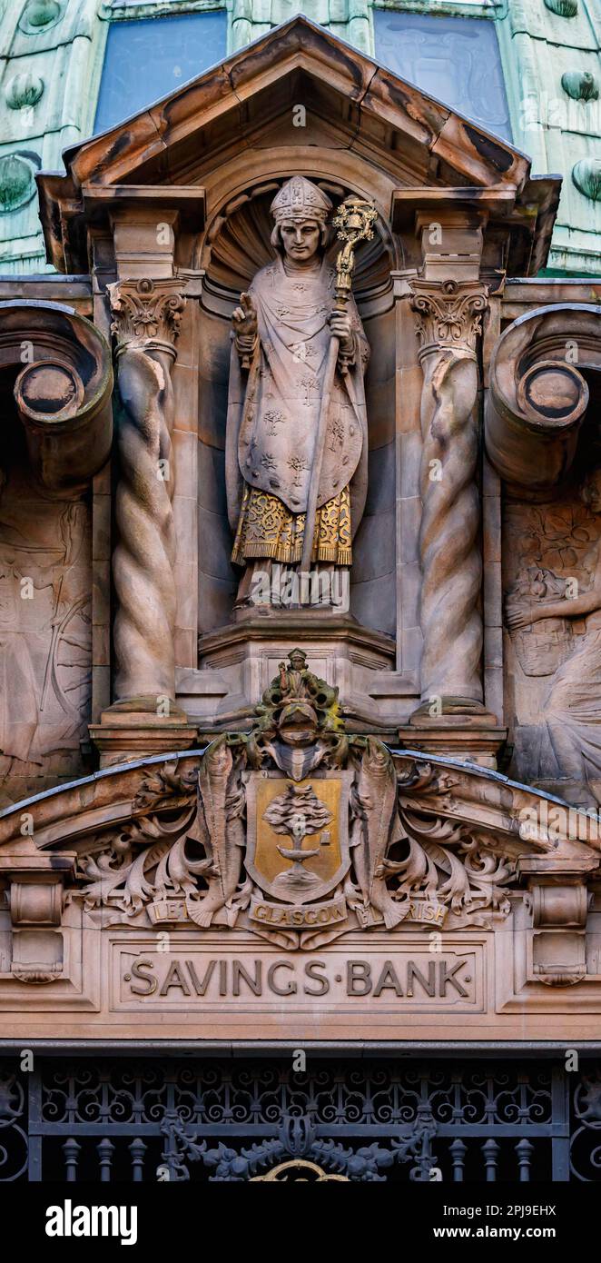 Sir George Framptons Statue von St. Mungo auf der alten Savings Bank, Ingram Street Stockfoto