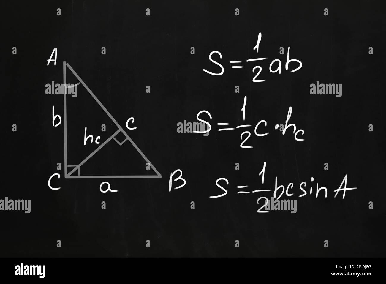 Grundformeln für Dreiecksflächen auf dem Schwarzen Brett Stockfoto