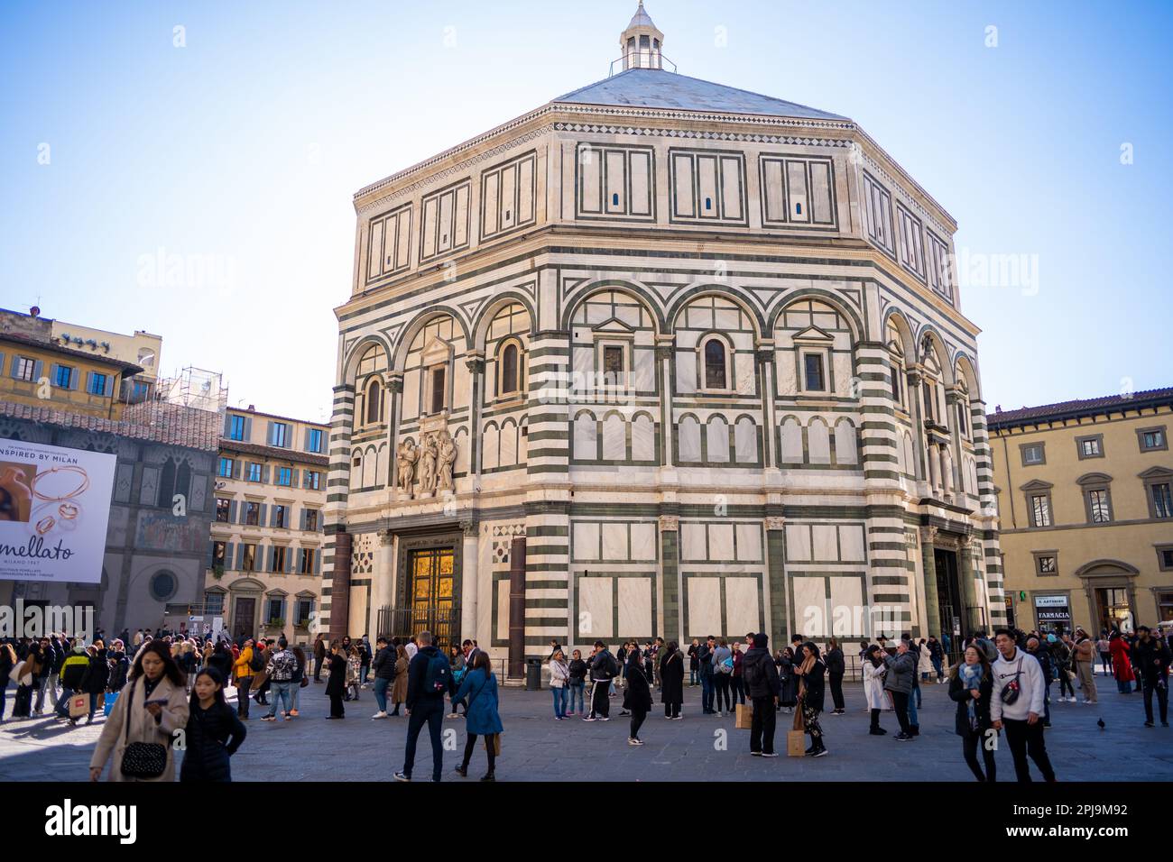 Das Baptisterium, das älteste Gebäude in Florenz, neben dem Dom. Florenz, Italien Stockfoto